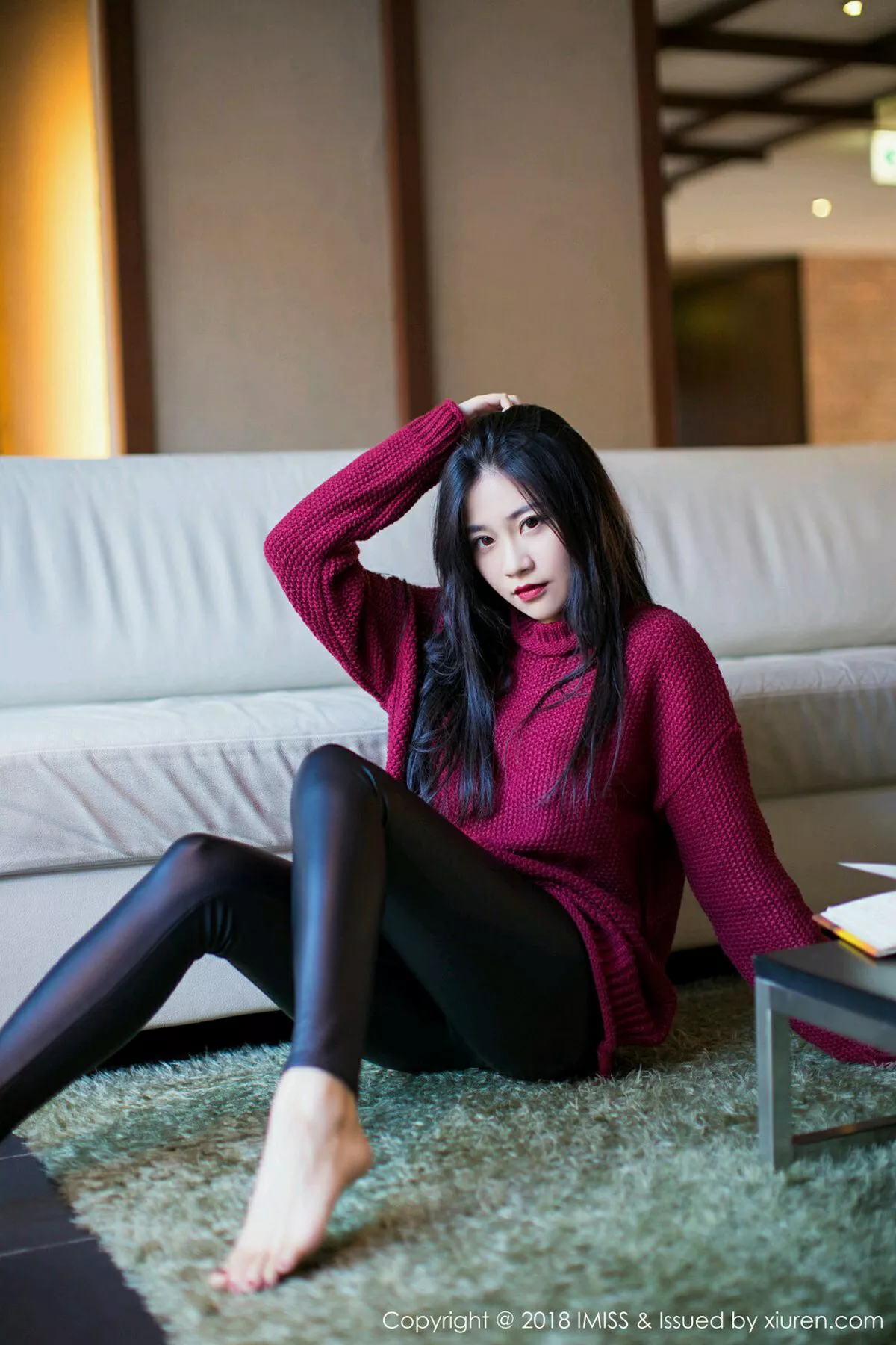 秀人集.com_[IMISS爱蜜社]Vol.239_女神许诺Sabrina日本旅拍白衬衣配黑短裙黑丝袜诱惑写真60P