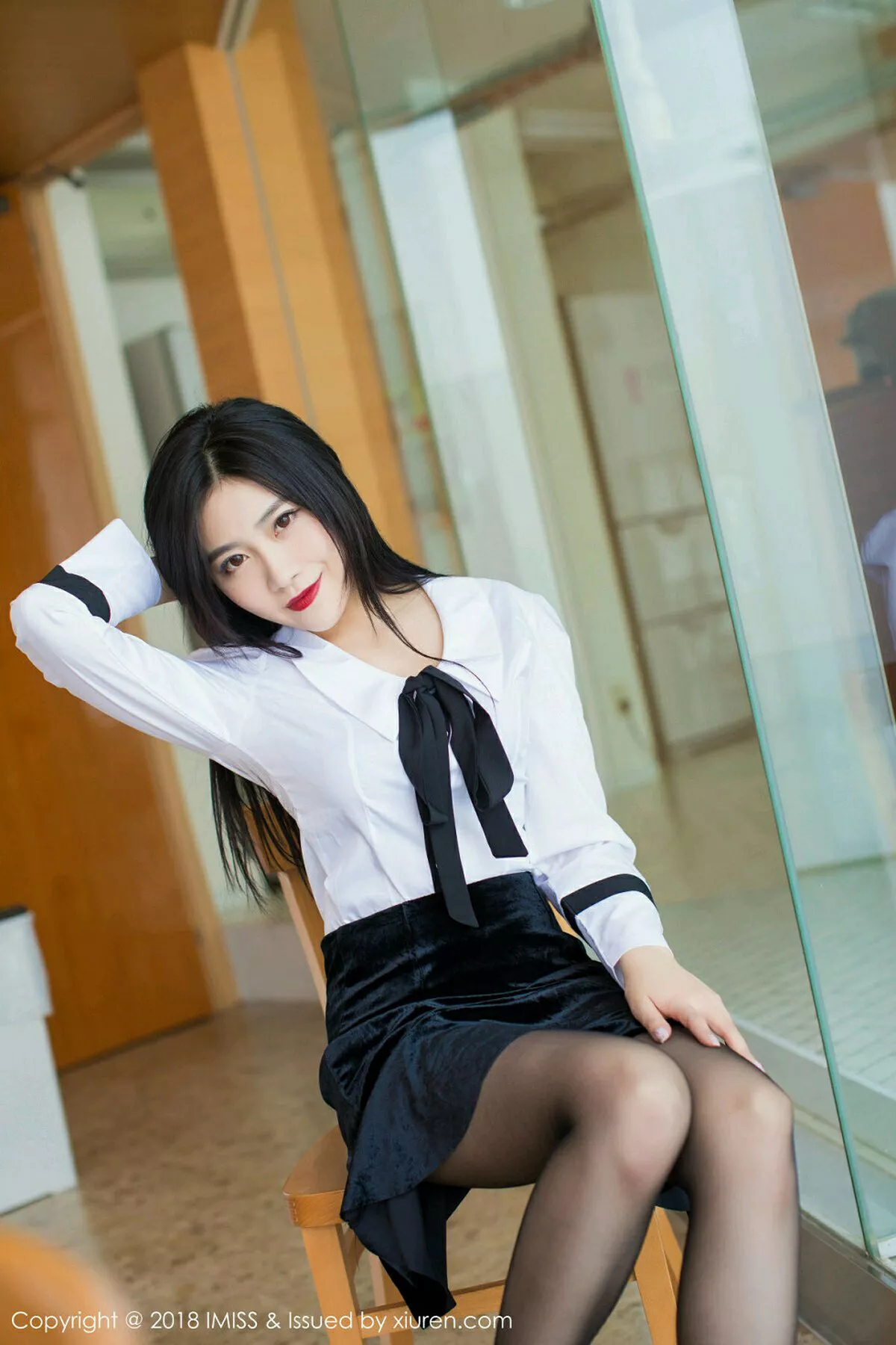 秀人集.com_[IMISS爱蜜社]Vol.239_女神许诺Sabrina日本旅拍白衬衣配黑短裙黑丝袜诱惑写真60P