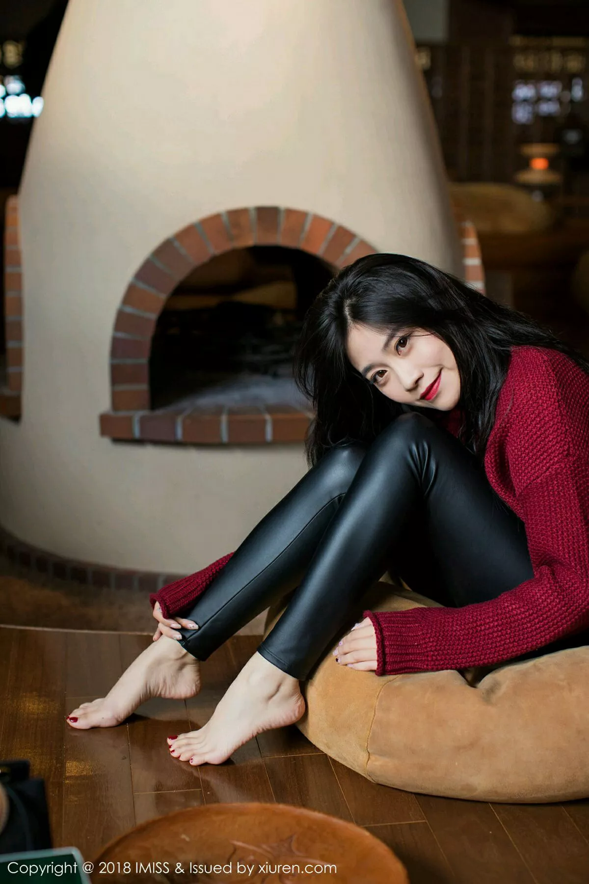 秀人集.com_[IMISS爱蜜社]Vol.239_女神许诺Sabrina日本旅拍白衬衣配黑短裙黑丝袜诱惑写真60P