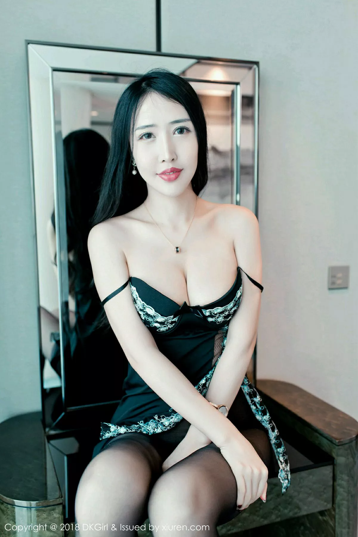 秀人集.com_[DKGirl御女郎]Vol.068_长腿美人余馨妍居家高挑身材配无内黑丝裤袜系列诱惑写真52P