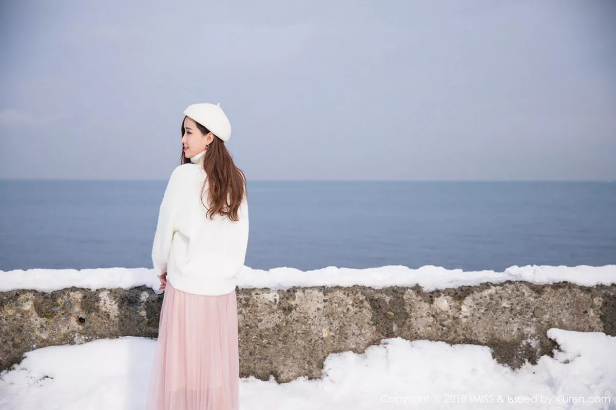 秀人集.com_[IMISS爱蜜社]Vol.253_丽质美女猫宝北海道旅拍酒红色情趣内衣配吊带黑丝诱惑写真56P