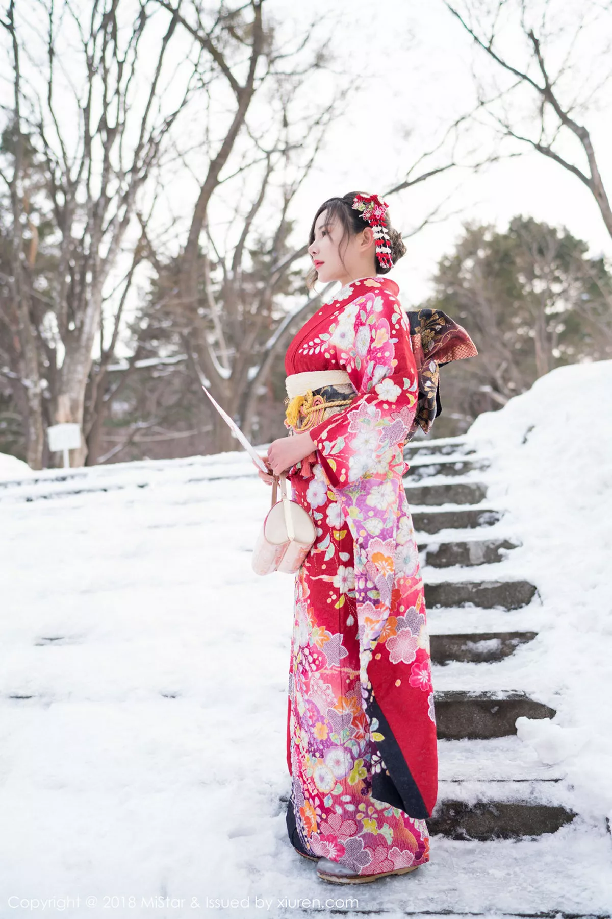 秀人集.com_[MiStar魅妍社]Vol.228_嫩模小奶昔Kyra北海道旅拍浴缸里蕾丝内衣湿身秀翘臀诱惑写真35P