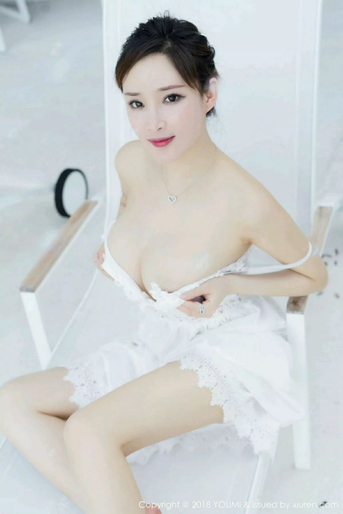 秀人集.com_[YouMi尤蜜荟]Vol.168_女神土肥圆矮挫穷苏梅岛旅拍全裸上身双手挡乳撩人诱惑写真42P