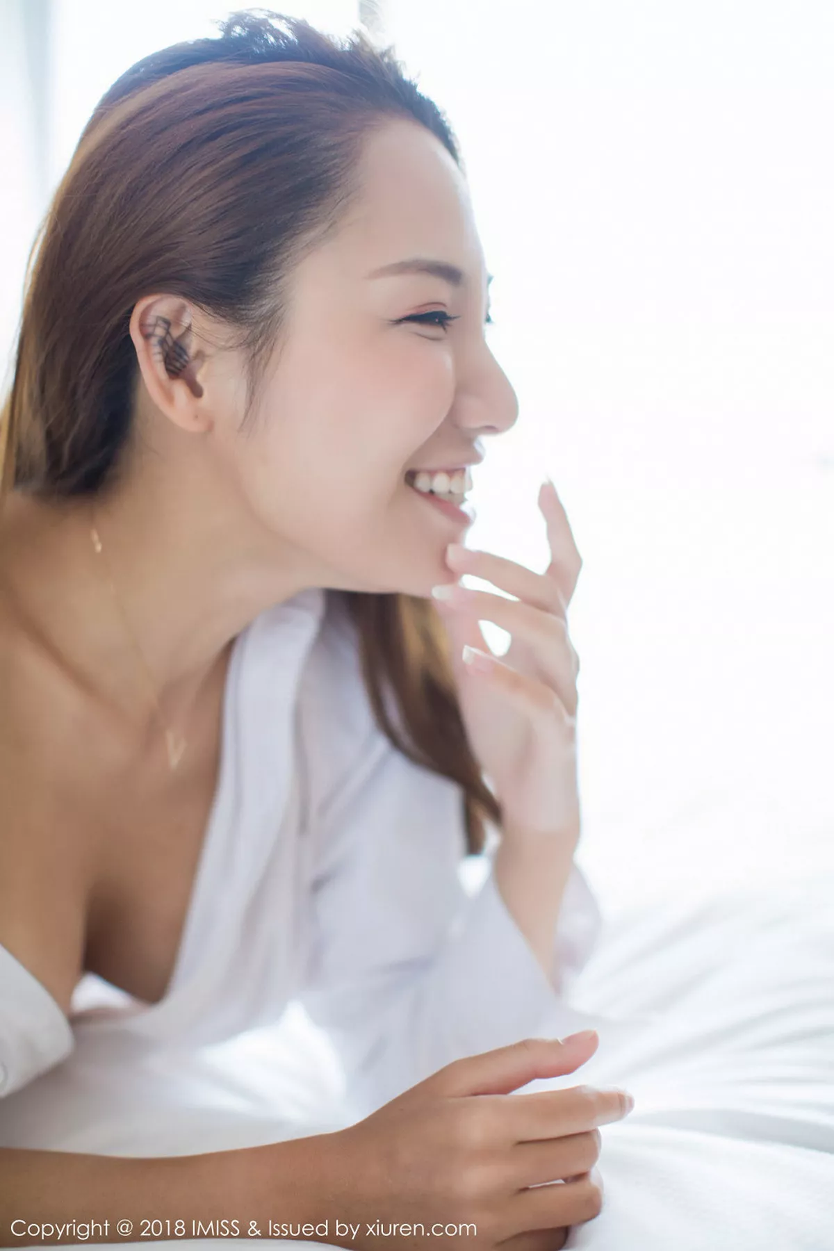 秀人集.com_[IMISS爱蜜社]Vol.257_嫩模Vissa红色低胸连身裙+私房真空白衬衣露美乳诱惑写真62P