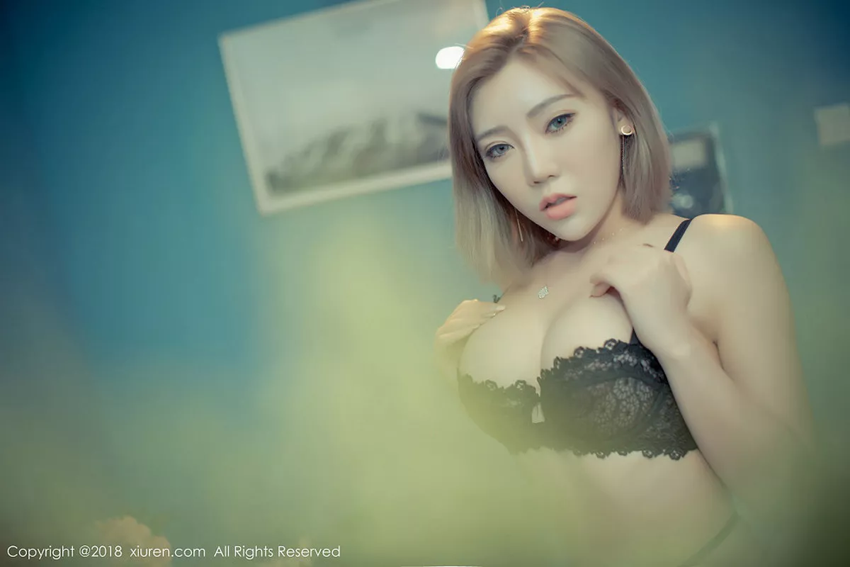 秀人集.com_[XiuRen秀人网]No.1077_嫩模萌汉药baby与筱慧居家姐妹花性感私房PK爆乳诱惑写真50P