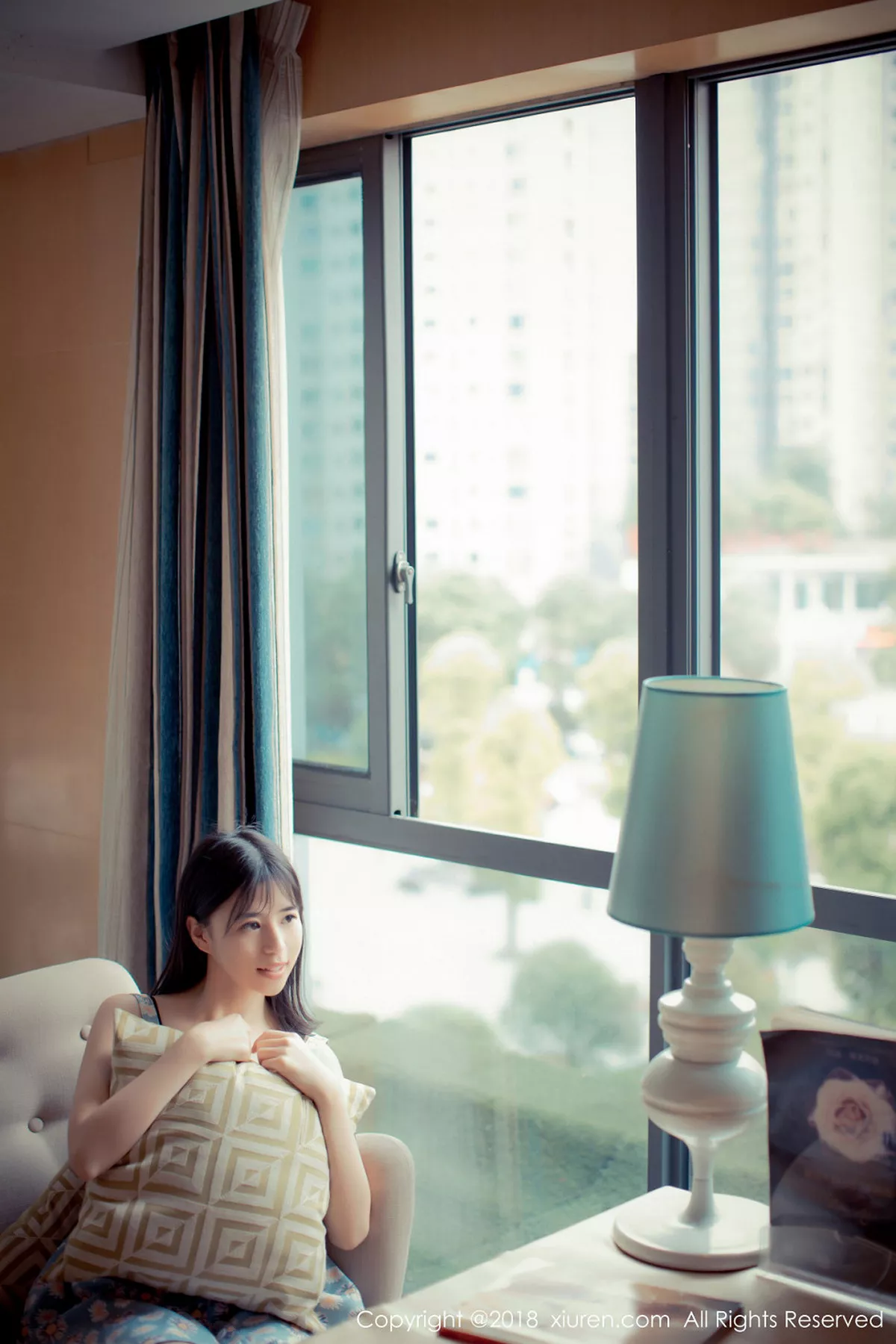 秀人集.com_[XiuRen秀人网]No.1057_嫩模艾栗栗居家床上黑色蕾丝内衣灯光下撩人诱惑写真48P