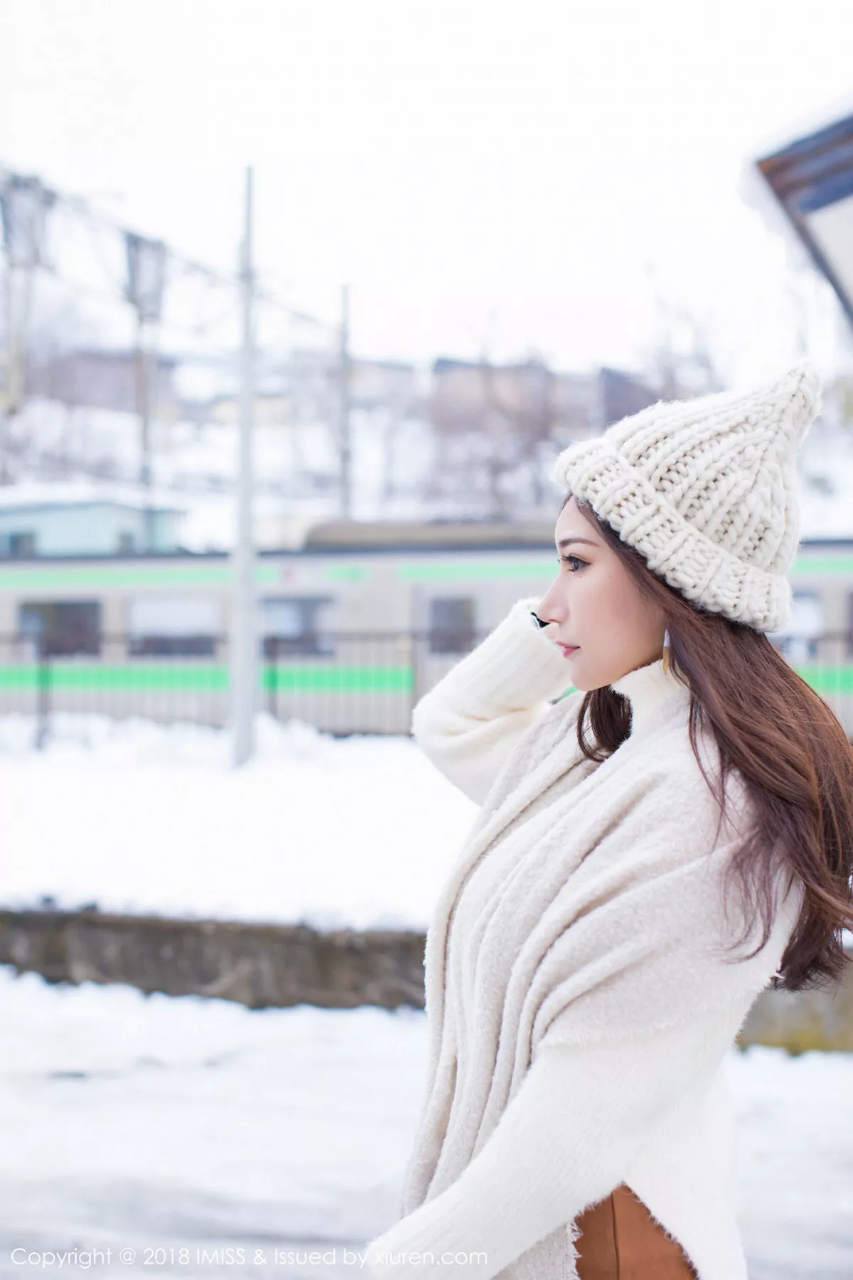 秀人集.com_[IMISS爱蜜社]Vol.256_嫩模小狐狸Sica北海道旅拍高叉连体衣配黑丝裤袜诱惑写真37P