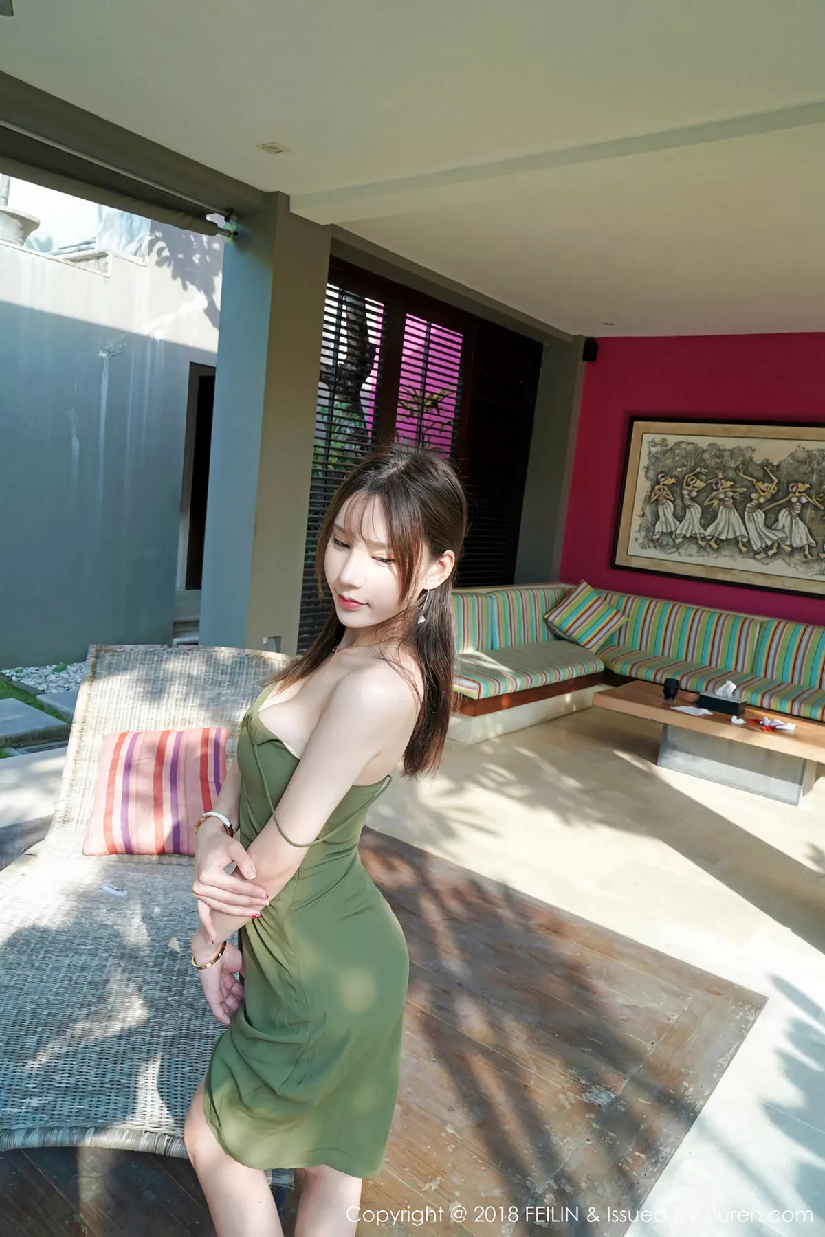 秀人集.com_[FeiLin嗲囡囡]Vol.144_美女主播周于希泳池里性感连体比基尼秀完美身材写真43P