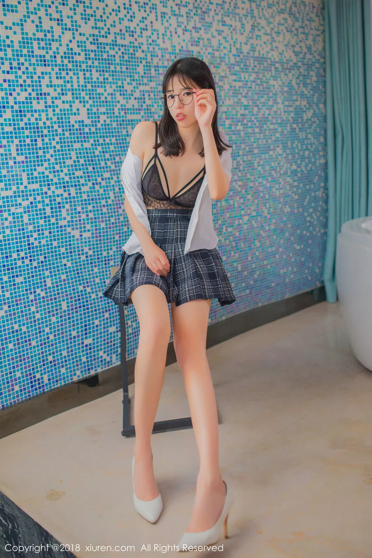 秀人集.com_[XiuRen秀人网]No.1094_嫩模艾栗栗性感学生制服半脱黑色蕾丝内衣秀美胸迷人写真50P