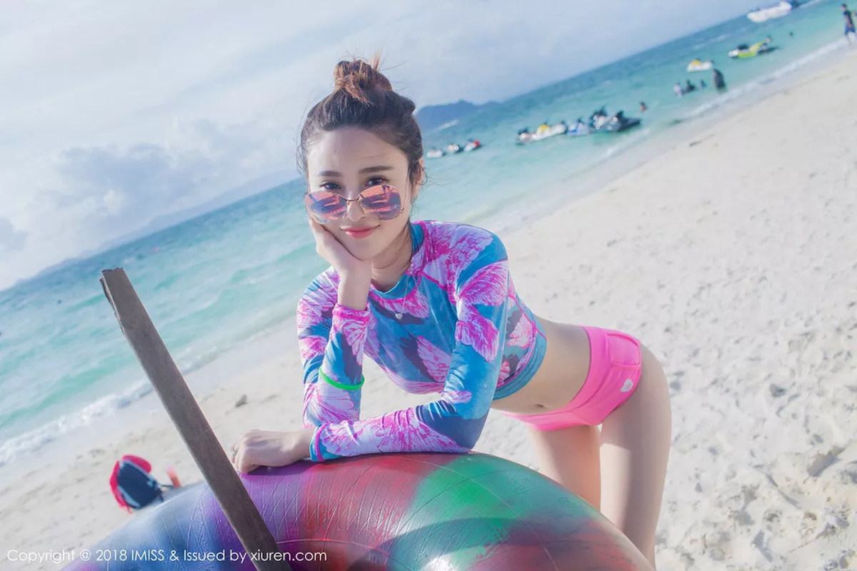 秀人集.com_[IMISS爱蜜社]Vol.279_丽质美女艾司沙滩边红色内裤+泳池边性感比基尼秀完美身材写真52P