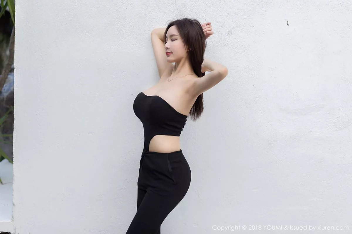 秀人集.com_[YouMi尤蜜荟]Vol.204_女神奶瓶土肥圆巴厘岛旅拍黑色露背连身裙妩媚诱惑写真49P