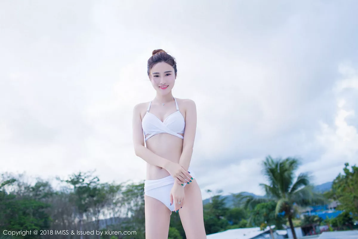秀人集.com_[IMISS爱蜜社]Vol.279_丽质美女艾司沙滩边红色内裤+泳池边性感比基尼秀完美身材写真52P