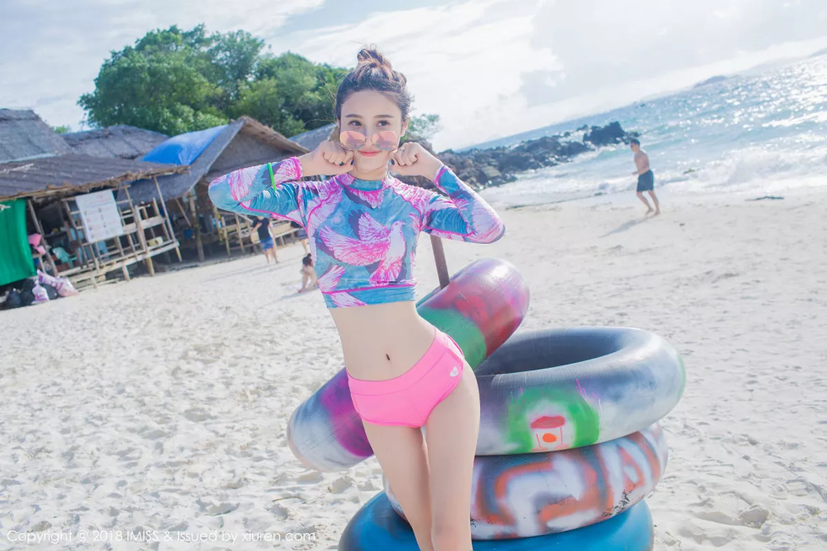 秀人集.com_[IMISS爱蜜社]Vol.279_丽质美女艾司沙滩边红色内裤+泳池边性感比基尼秀完美身材写真52P