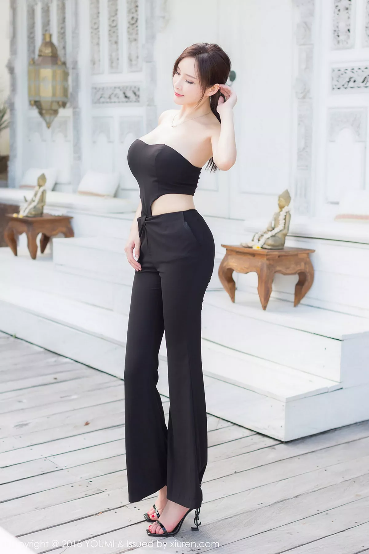 秀人集.com_[YouMi尤蜜荟]Vol.204_女神奶瓶土肥圆巴厘岛旅拍黑色露背连身裙妩媚诱惑写真49P