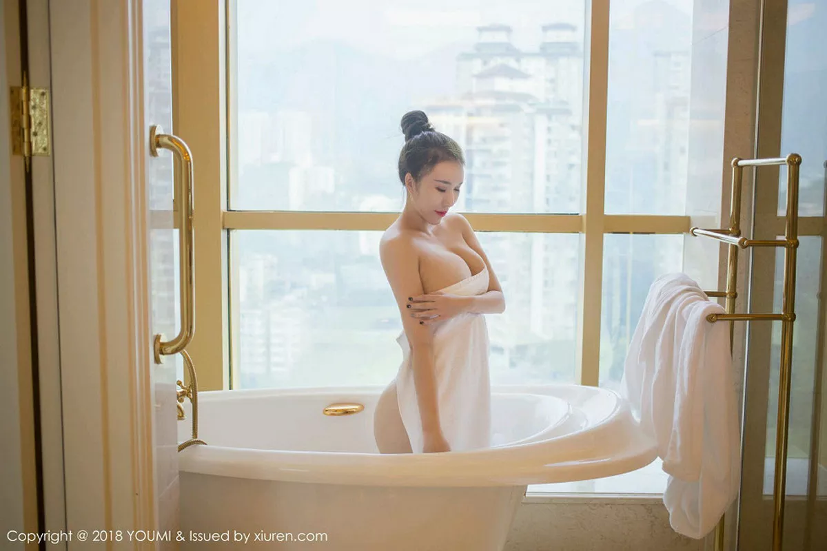 秀人集.com_[YouMi尤蜜荟]Vol.194_女神Egg_尤妮丝浴室里白色浴巾裹身秀豪乳翘臀惹火诱惑写真44P