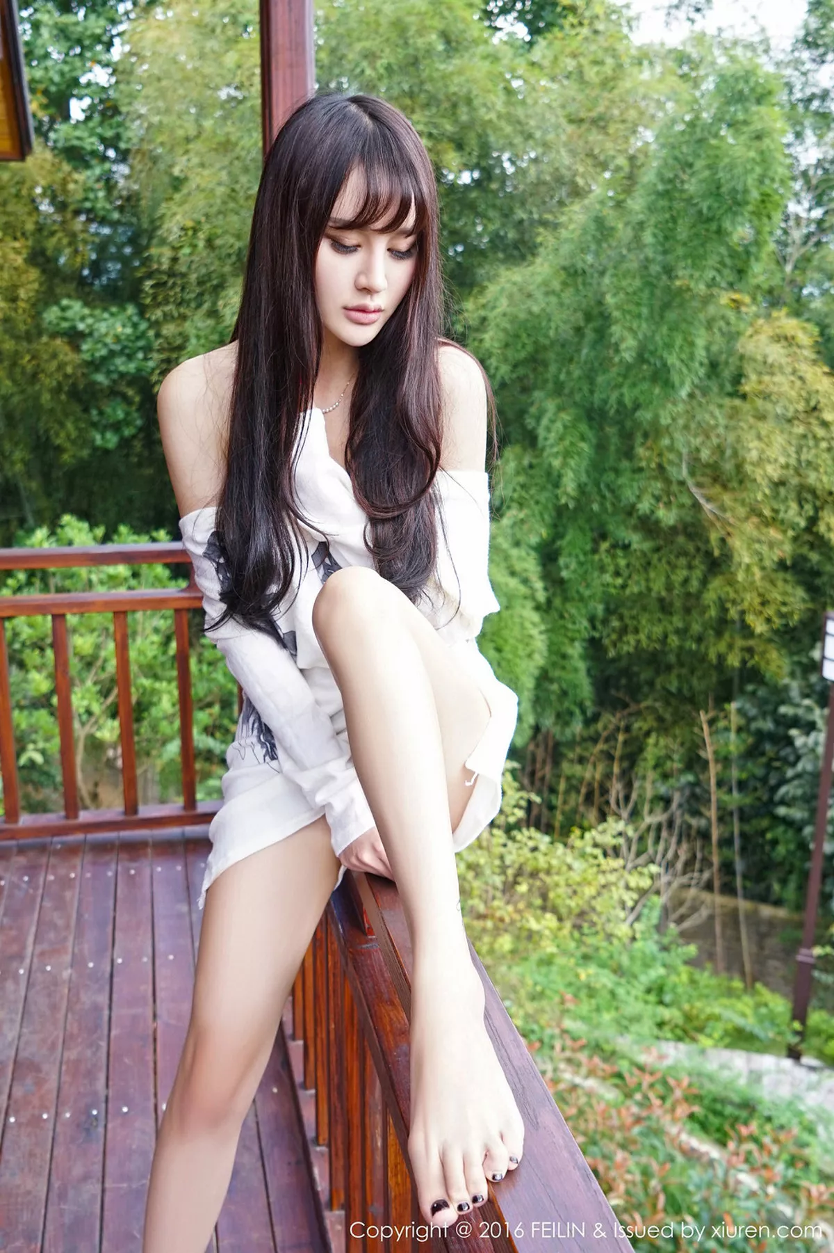 秀人集.com_[FeiLin嗲囡囡]Vol.053_嫩模Cheryl青树撩上衣秀半球粉红内裤性感迷人写真44P