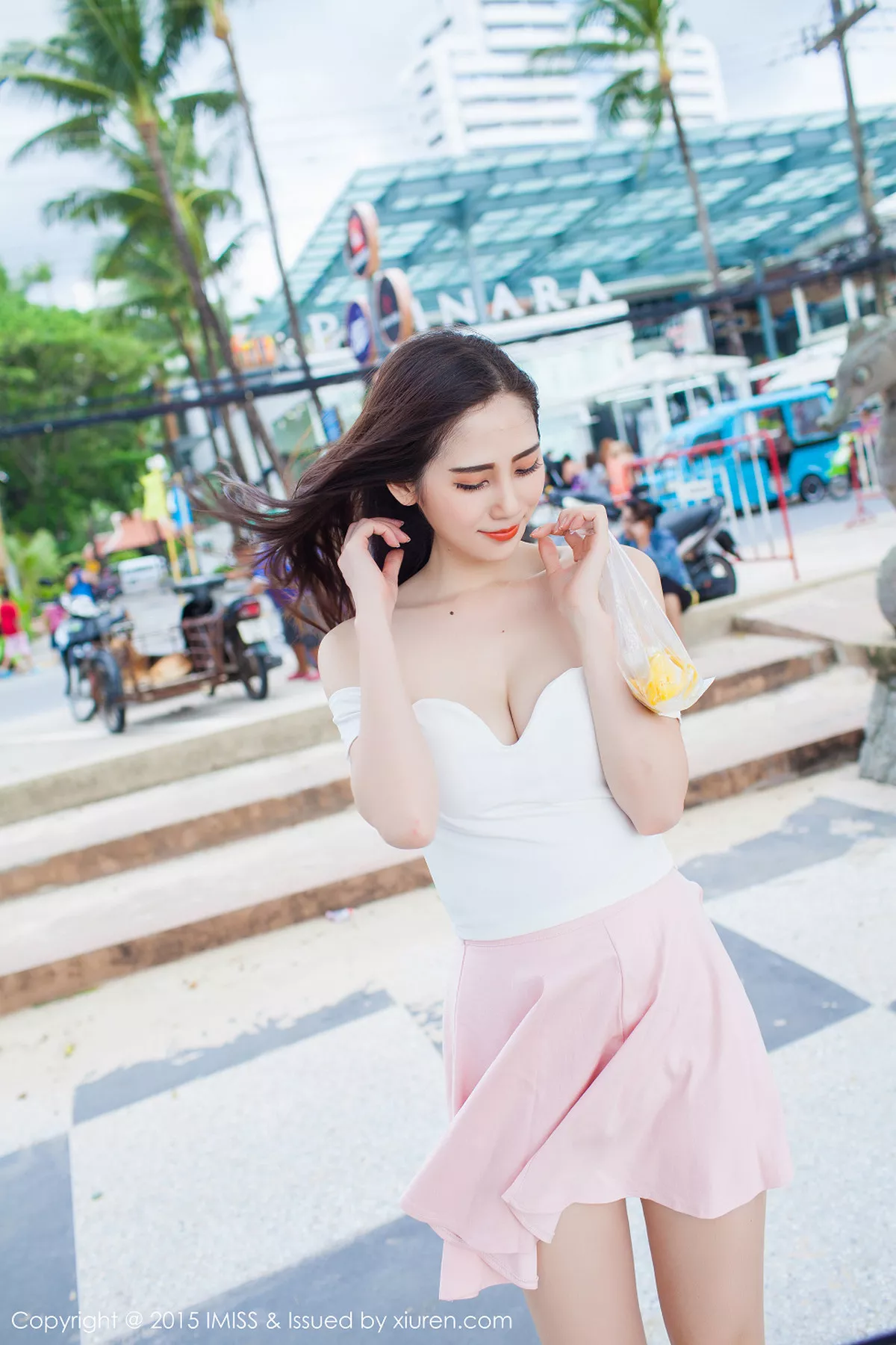 秀人集.com_[IMISS爱蜜社]Vol.041_嫩模SISY思普吉岛旅拍低胸上衣秀美乳高挑迷人写真61P