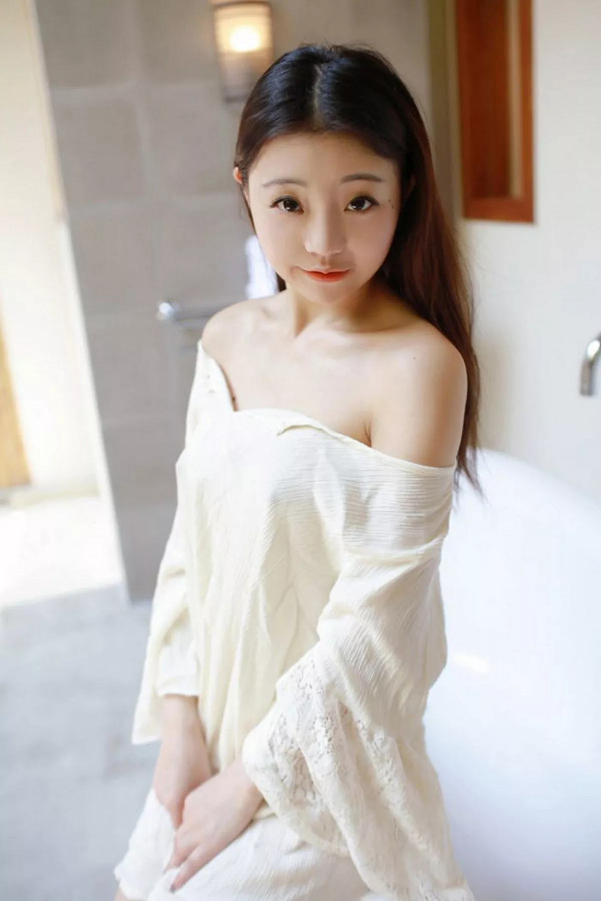 秀人集.com_[MFStar模范学院]Vol.072_嫩模佘贝拉bella马尔代夫旅拍浴室里湿身诱惑秀美乳53P