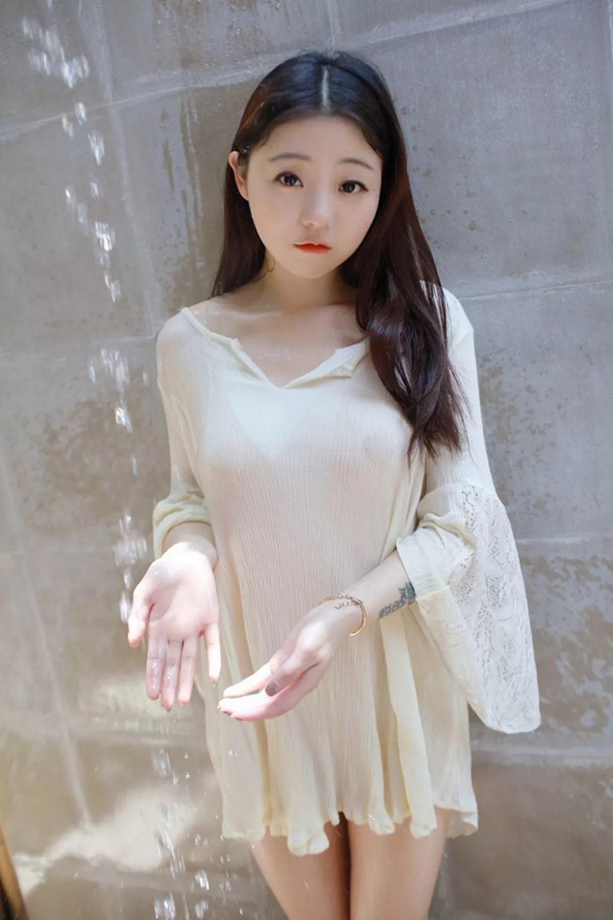 秀人集.com_[MFStar模范学院]Vol.072_嫩模佘贝拉bella马尔代夫旅拍浴室里湿身诱惑秀美乳53P