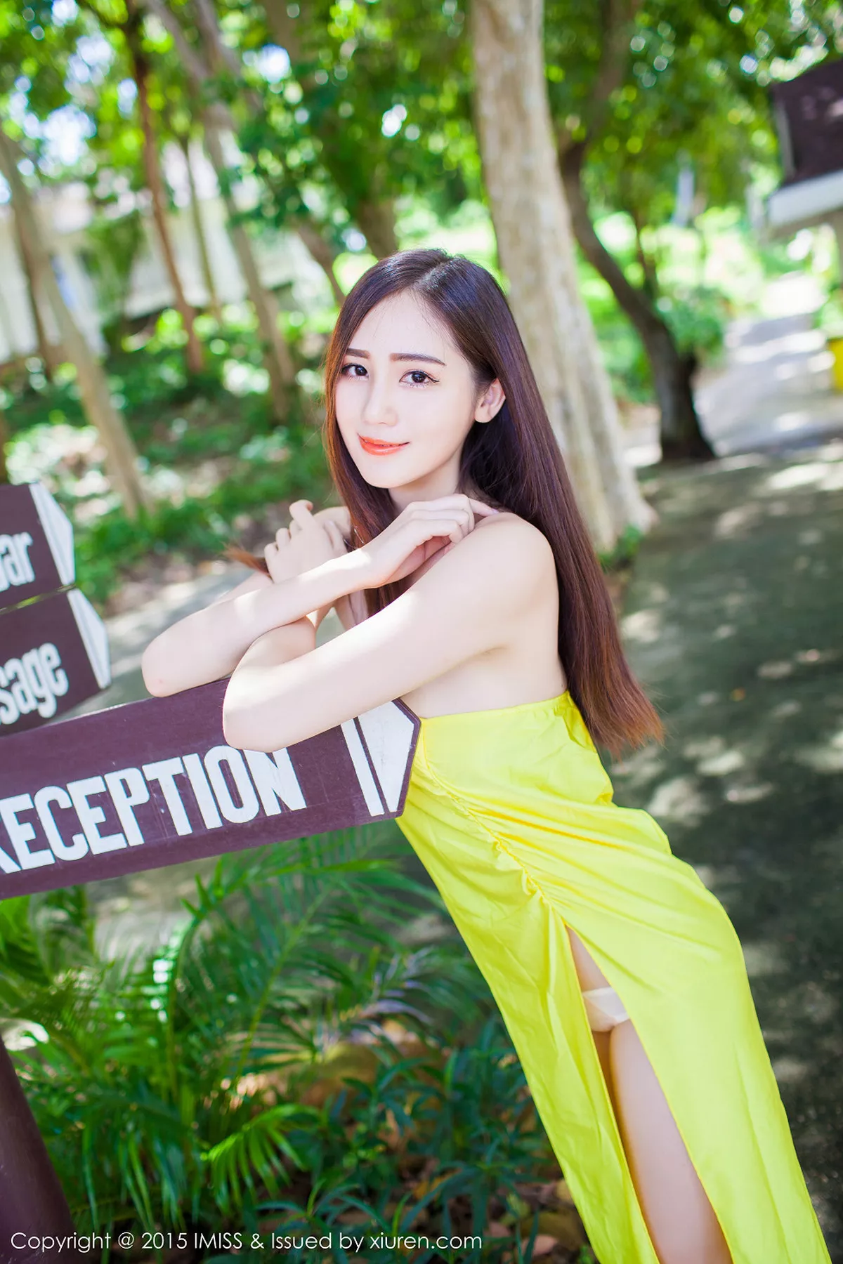 秀人集.com_[IMISS爱蜜社]Vol.041_嫩模SISY思普吉岛旅拍低胸上衣秀美乳高挑迷人写真61P