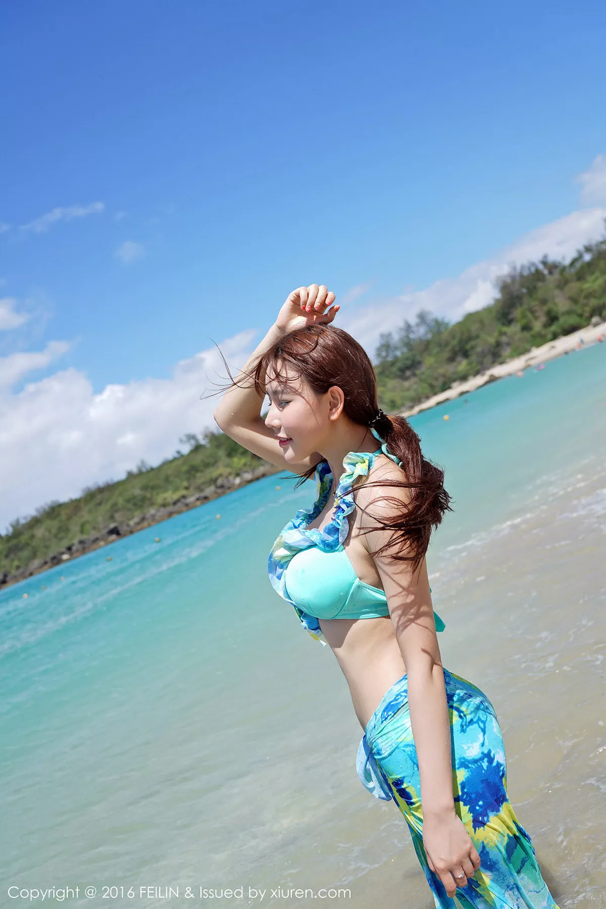 秀人集.com_[FeiLin嗲囡囡]Vol.045_嫩模Milk楚楚沙滩花色比基尼秀完美身材性感写真46P