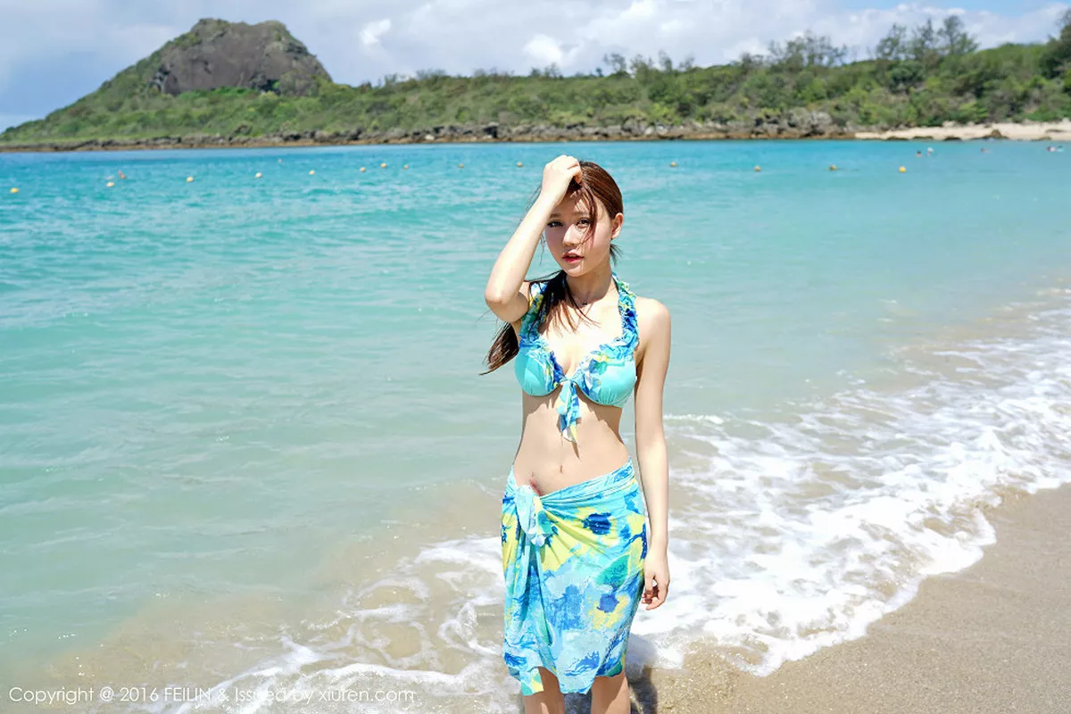 秀人集.com_[FeiLin嗲囡囡]Vol.045_嫩模Milk楚楚沙滩花色比基尼秀完美身材性感写真46P