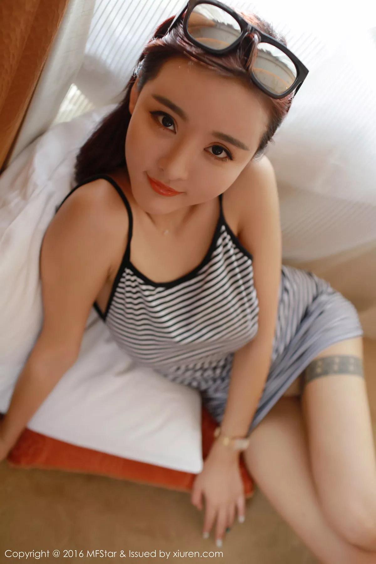 秀人集.com_[MFStar模范学院]Vol.060_嫩模佳佳JiaJia居家私房大尺度秀豪乳靓丽迷人写真56P