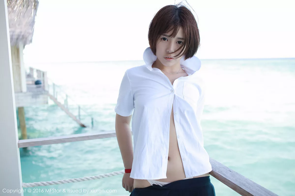 秀人集.com_[MFStar模范学院]Vol.057_Evelyn艾莉马尔代夫旅拍性感比基尼白嫩肌肤写真53P