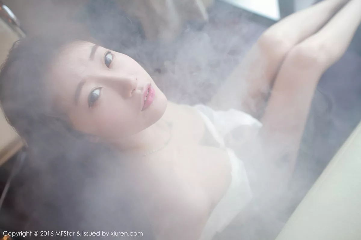 秀人集.com_[MFStar模范学院]Vol.066_嫩模陈思雨Mango居家私房内衣诱人美乳性感翘臀写真50P