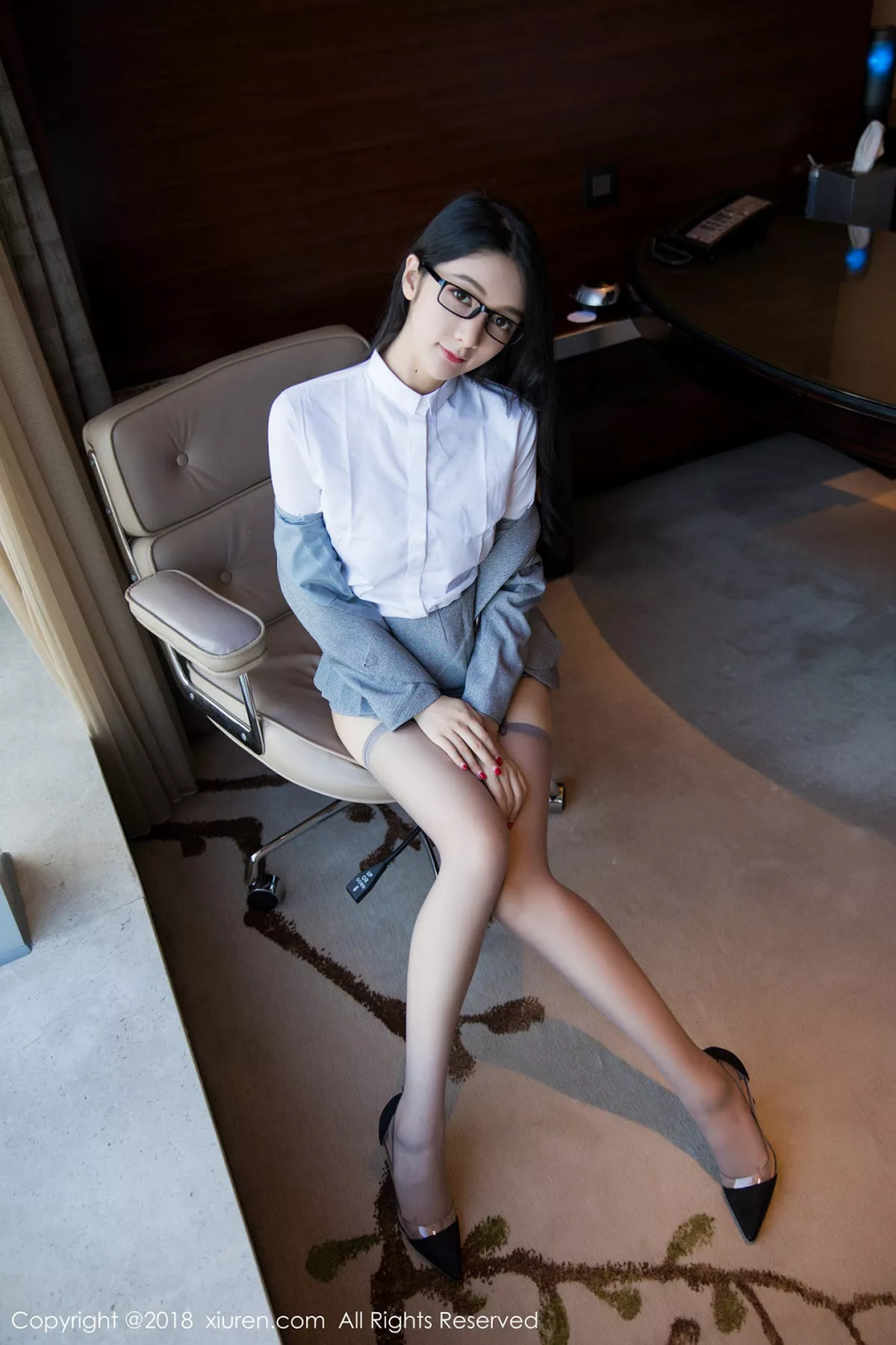 秀人集.com_[XiuRen秀人网]No.1167_女神Angela小热巴美女秘书OL撩裙秀吊带黑丝翘臀诱惑写真58P