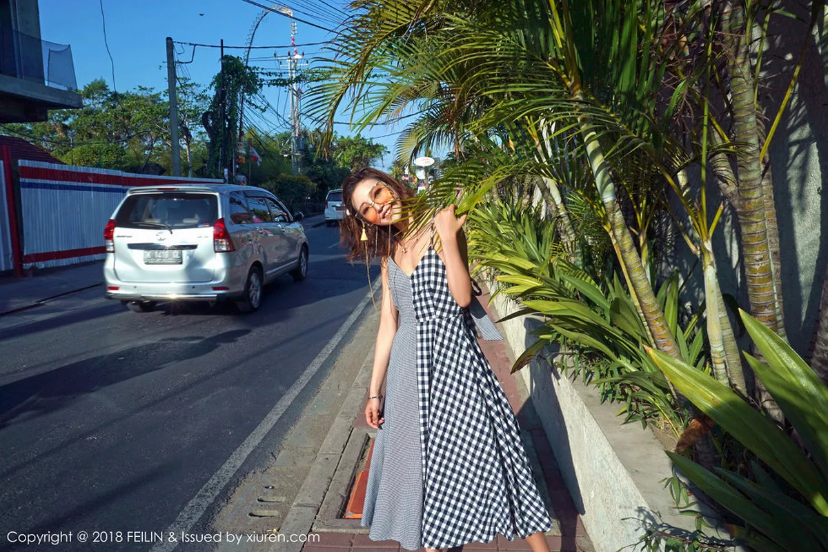 秀人集.com_[FeiLin嗲囡囡]Vol.164_嫩模冯木木LRIS班塔延岛旅拍户外红色背心配短裤性感写真40P