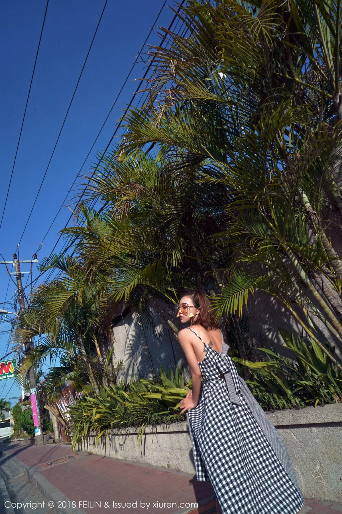 秀人集.com_[FeiLin嗲囡囡]Vol.164_嫩模冯木木LRIS班塔延岛旅拍户外红色背心配短裤性感写真40P