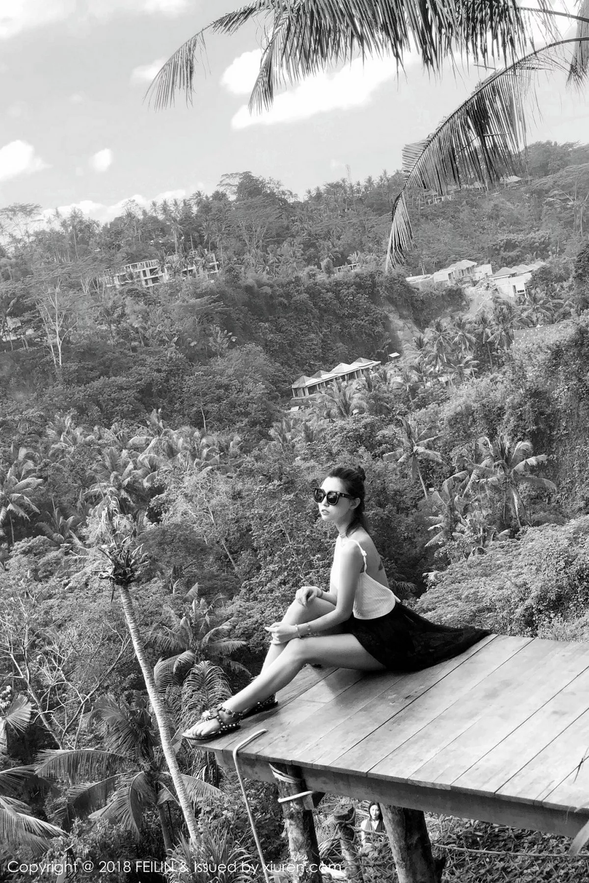 秀人集.com_[FeiLin嗲囡囡]Vol.164_嫩模冯木木LRIS班塔延岛旅拍户外红色背心配短裤性感写真40P