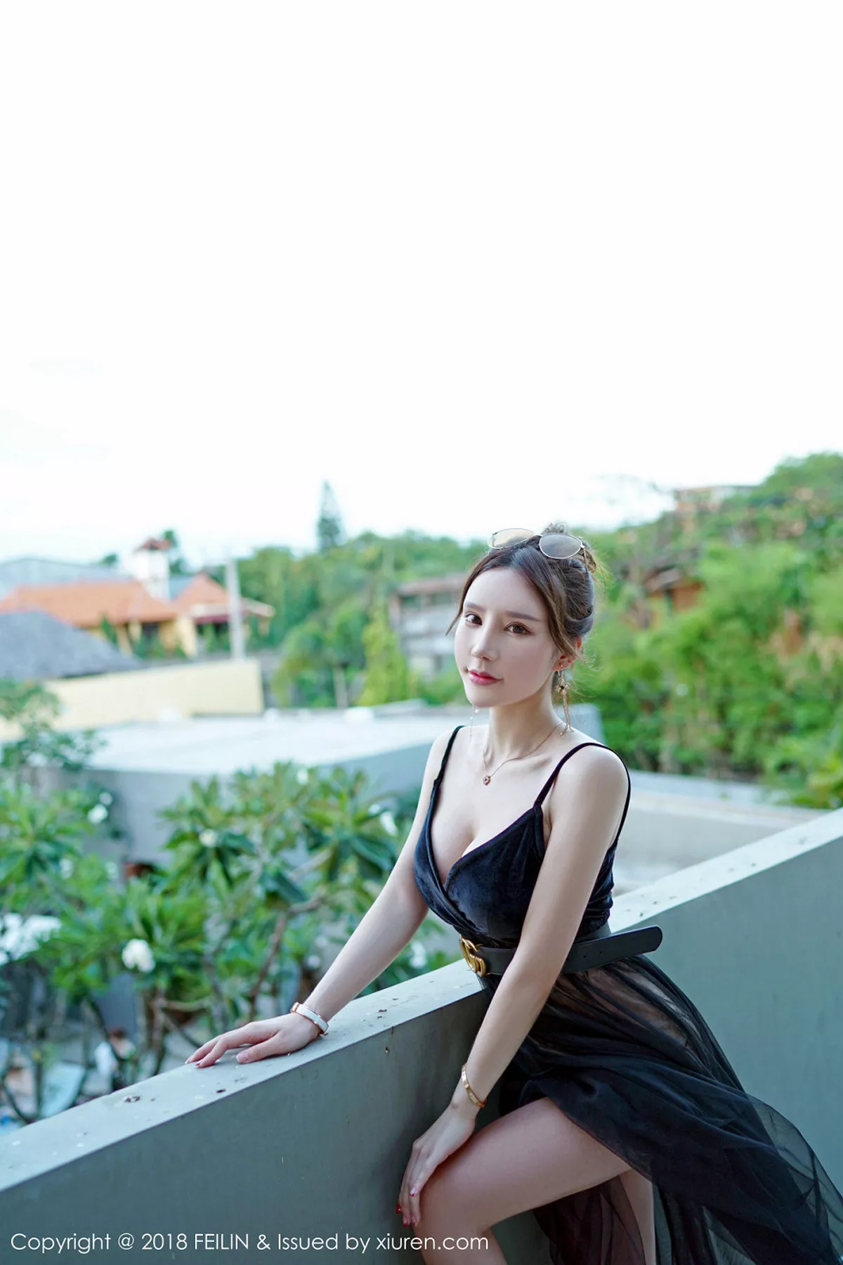 秀人集.com_[FeiLin嗲囡囡]Vol.163_女神周于希菲律宾旅拍无内黑丝裤袜+泳池真空薄纱诱惑写真41P