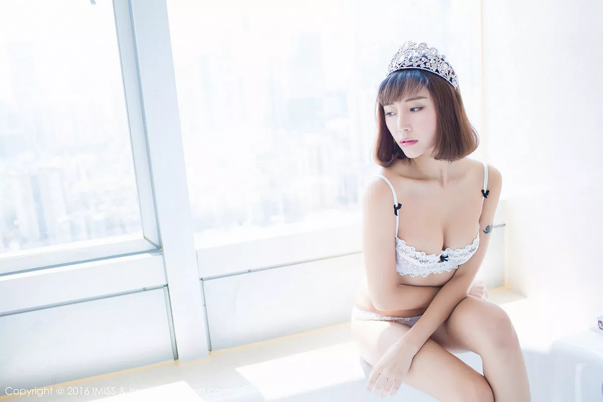 秀人集.com_[IMISS爱蜜社]Vol.077_嫩模樂樂Mango红色缕空蕾丝薄纱睡裙完美诱惑秀美乳48P