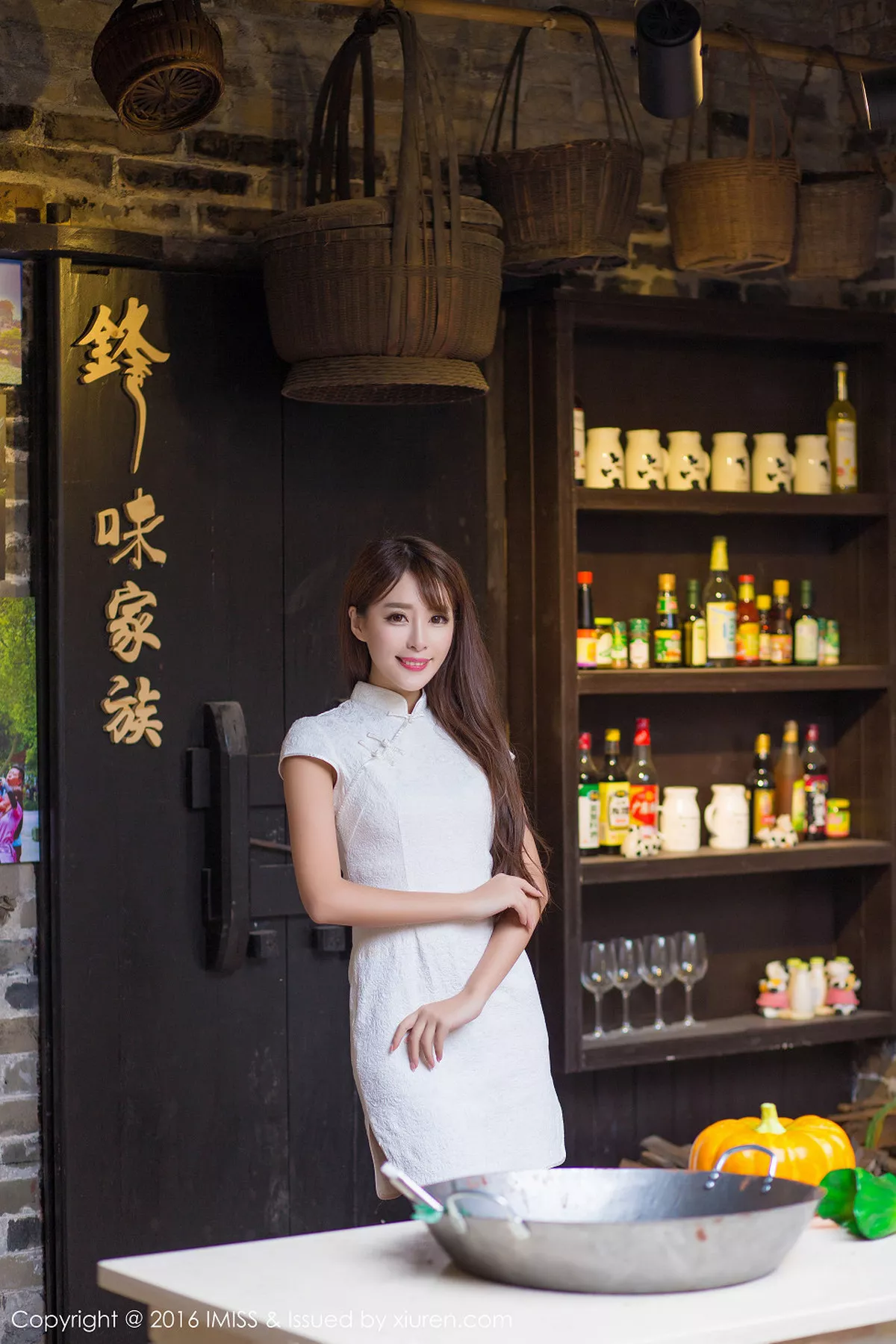 秀人集.com_[IMISS爱蜜社]Vol.070_嫩模王曼妮&谭小雅古典旗袍风完美身材性感迷人写真60P