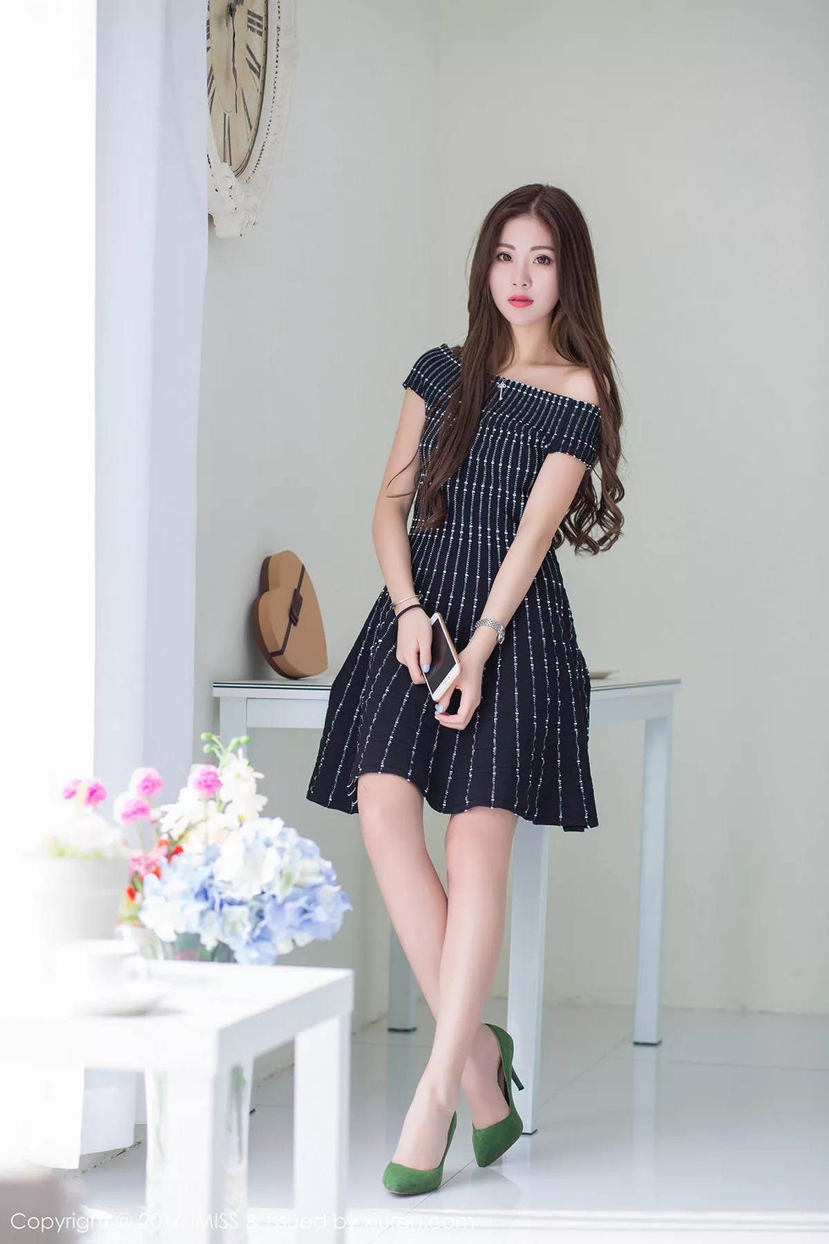 秀人集.com_[IMISS爱蜜社]Vol.090_秀丽美女菲儿亭亭玉立私房内衣白嫩肌肤靓丽迷人写真51P