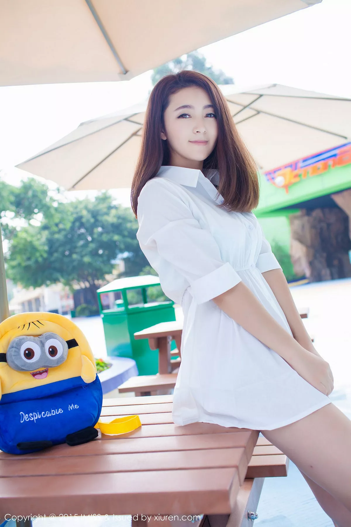 秀人集.com_[IMISS爱蜜社]Vol.053_嫩模夏茉GIGI小清新街拍白色衬衣迷人内裤写真50P