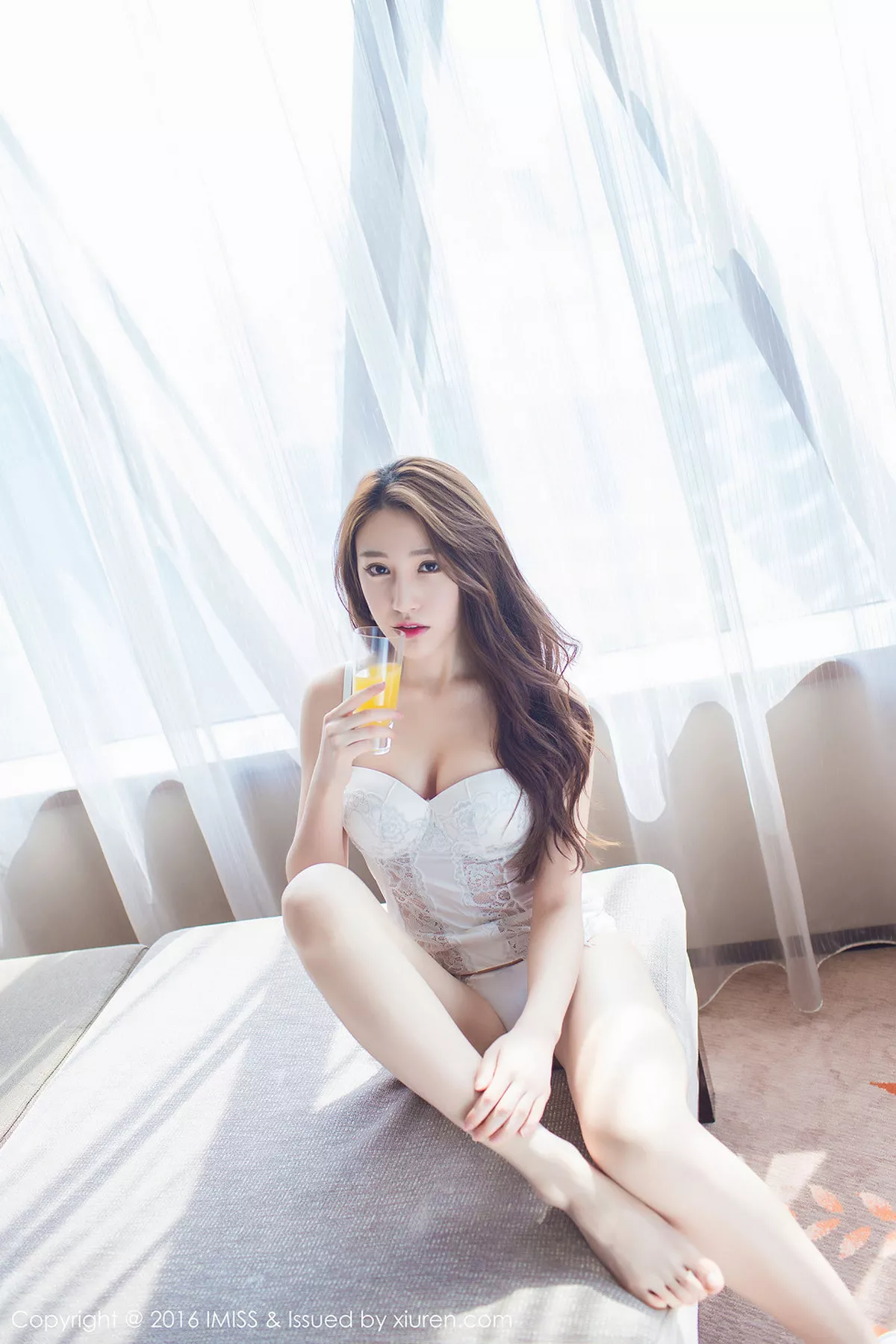 秀人集.com_[IMISS爱蜜社]Vol.080_长腿美女刘奕宁Lynn泰国旅拍性感私房内衣秀完美曲线49P