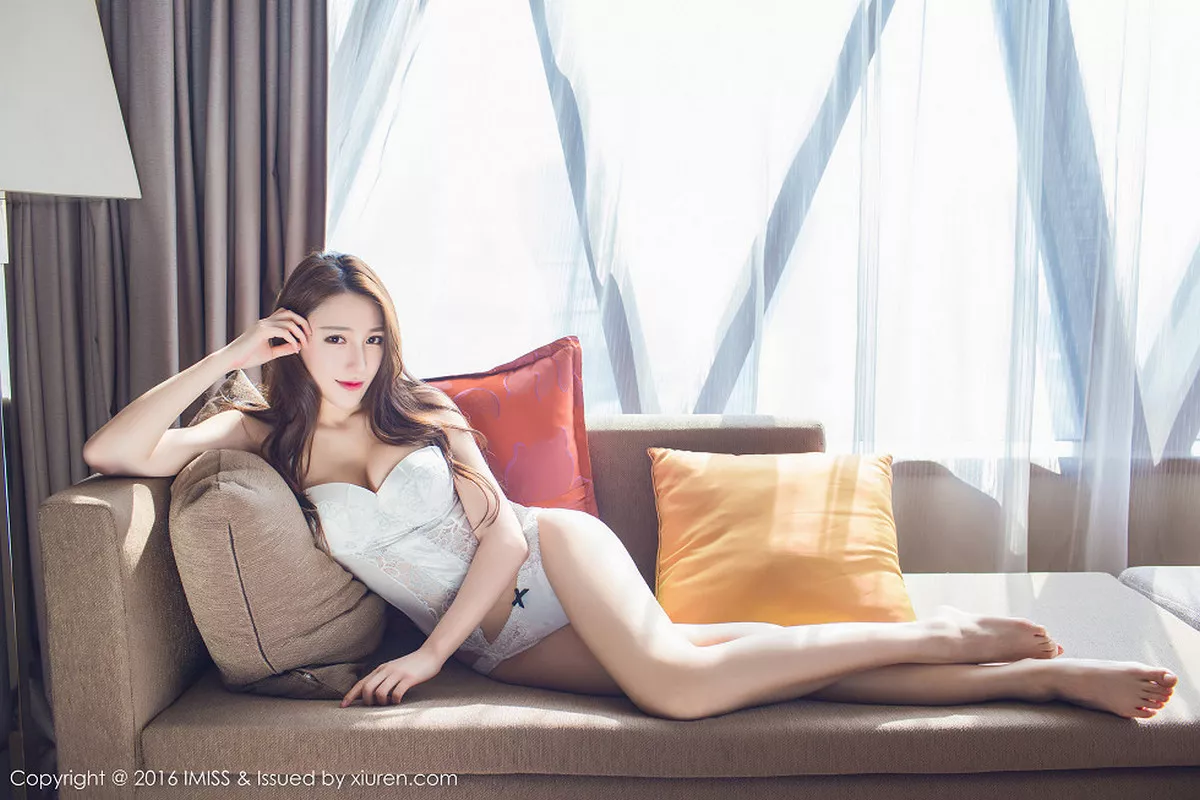 秀人集.com_[IMISS爱蜜社]Vol.080_长腿美女刘奕宁Lynn泰国旅拍性感私房内衣秀完美曲线49P