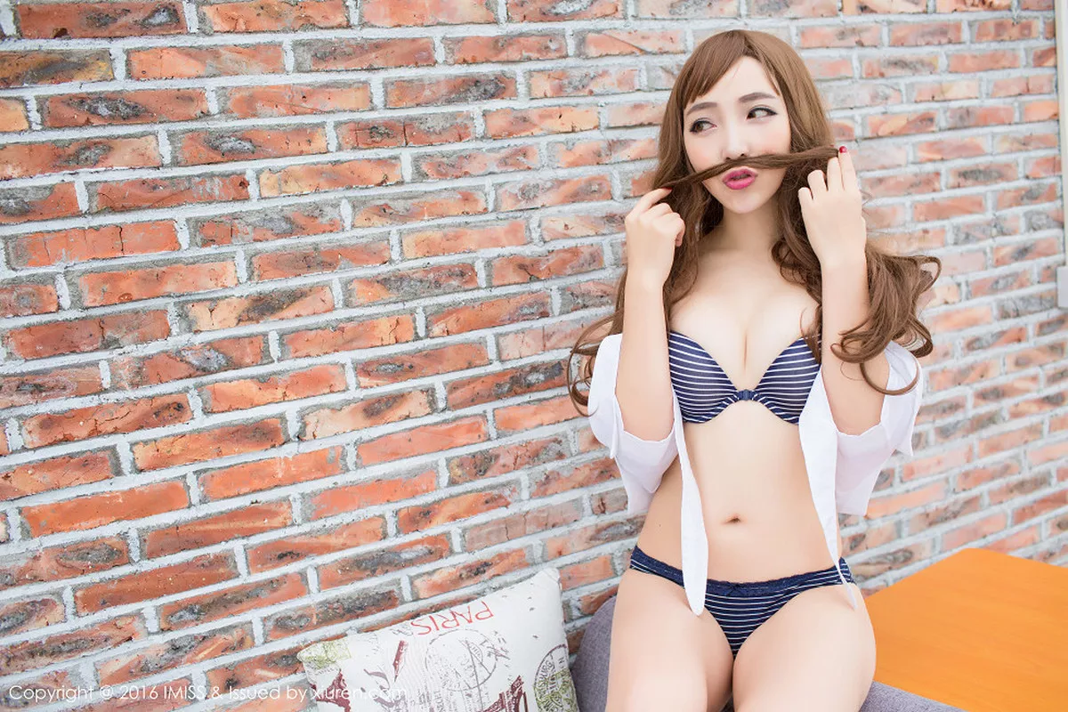 秀人集.com_[IMISS爱蜜社]Vol.074_嫩模黄歆苑白色蕾丝内衣私房秀豪乳美臀诱惑写真50P