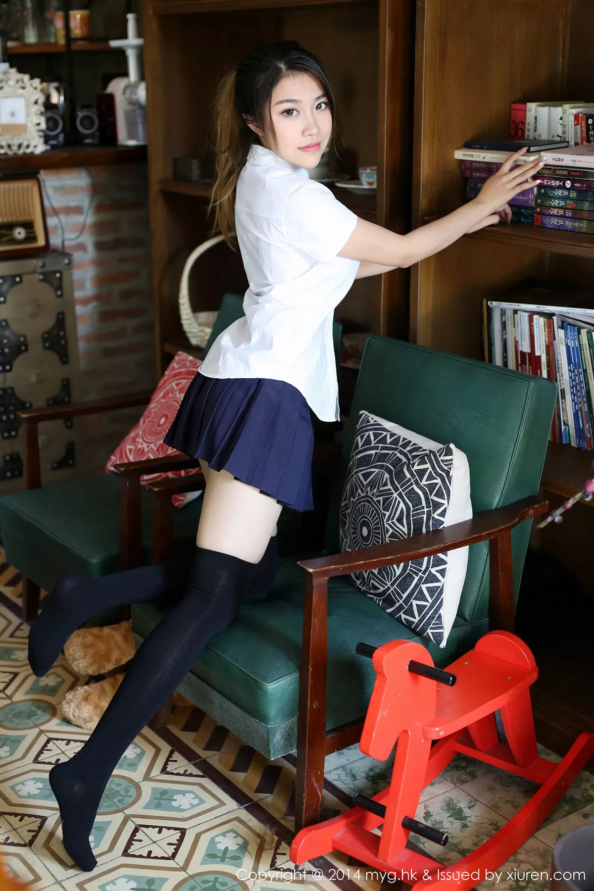 秀人集.com_[MyGirl美媛馆]Vol.072_嫩模许诺Sabrina厦门旅拍白色背心秀美胸粉红内裤写真74P