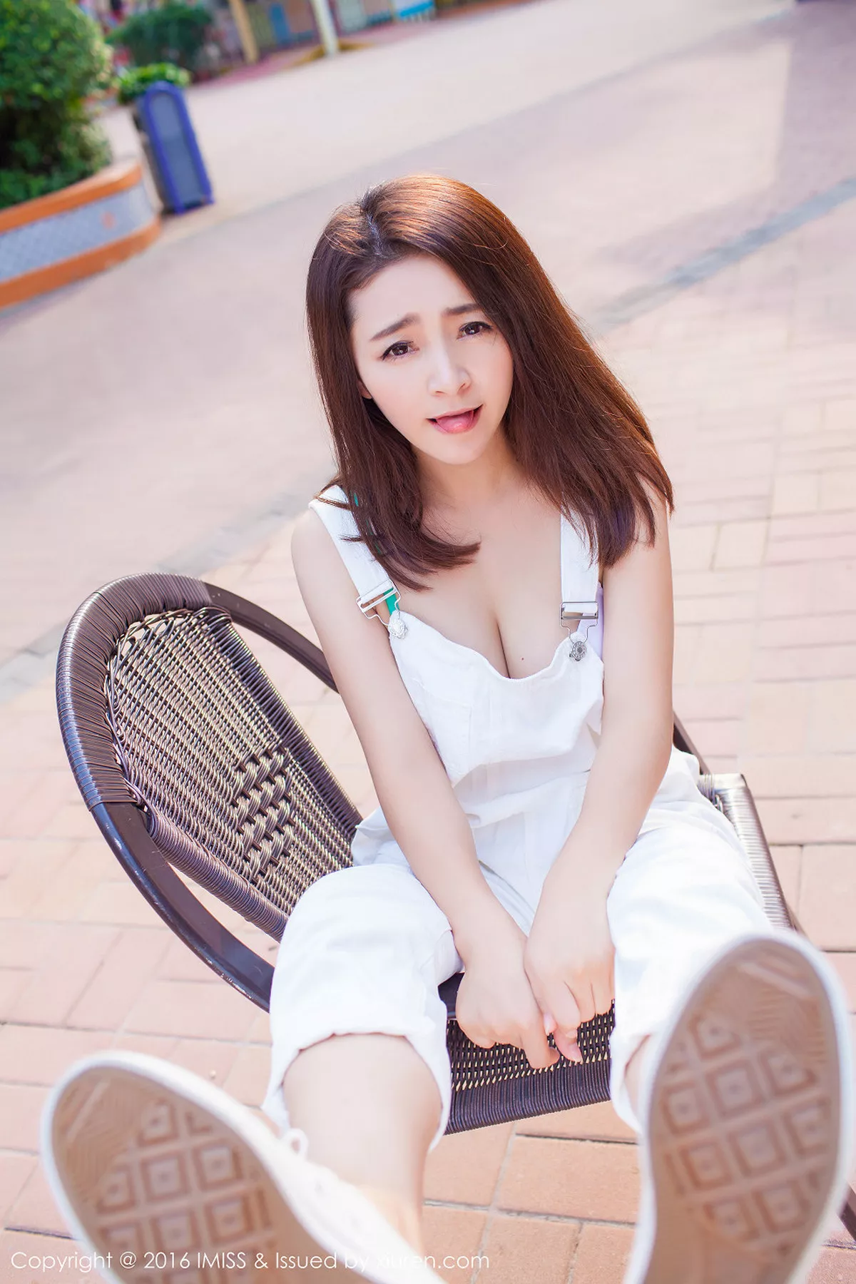 秀人集.com_[IMISS爱蜜社]Vol.066_嫩模夏茉GIGI豪车美女性感比基尼完美身材写真58P