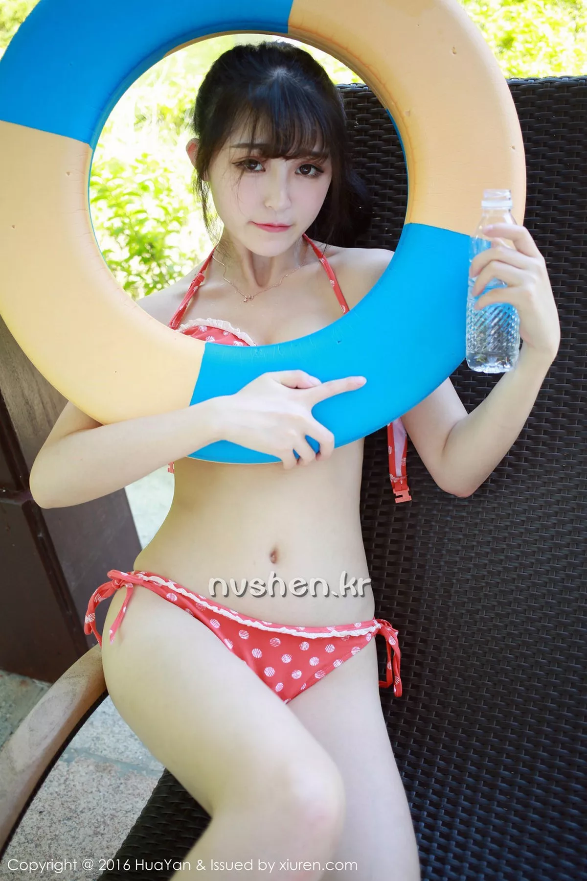 秀人集.com_[HuaYan花の颜]Vol.009_嫩模伊小七MoMo三亚旅拍泳池边红色比基尼性感写真52P