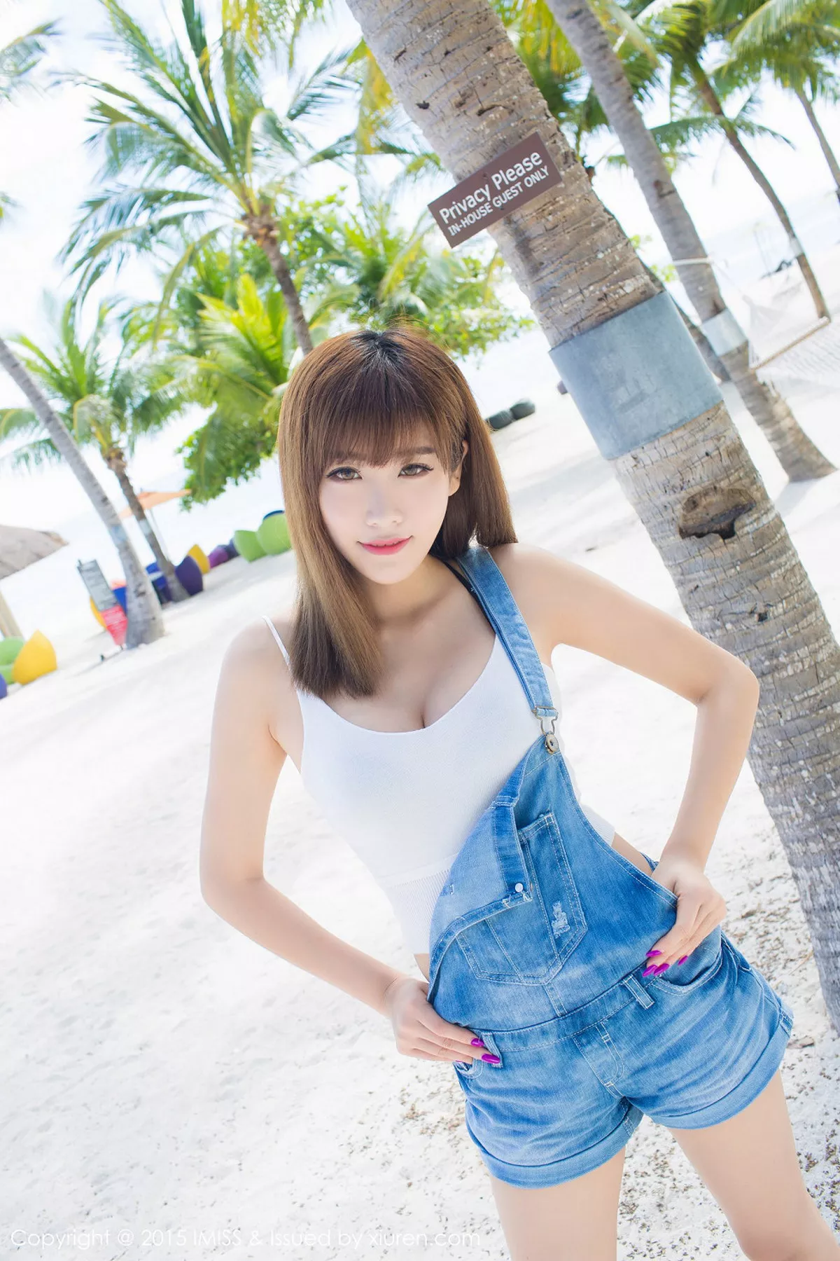 秀人集.com_[IMISS爱蜜社]Vol.055_嫩模程小烦不烦薄荷岛旅拍牛仔吊带裙秀美胸写真53P