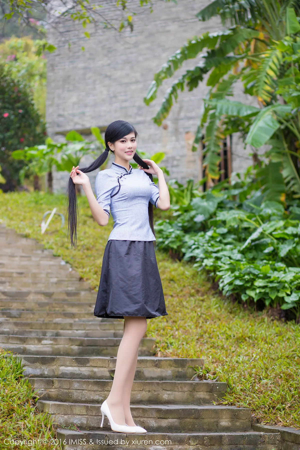 秀人集.com_[IMISS爱蜜社]Vol.070_嫩模王曼妮&谭小雅古典旗袍风完美身材性感迷人写真60P