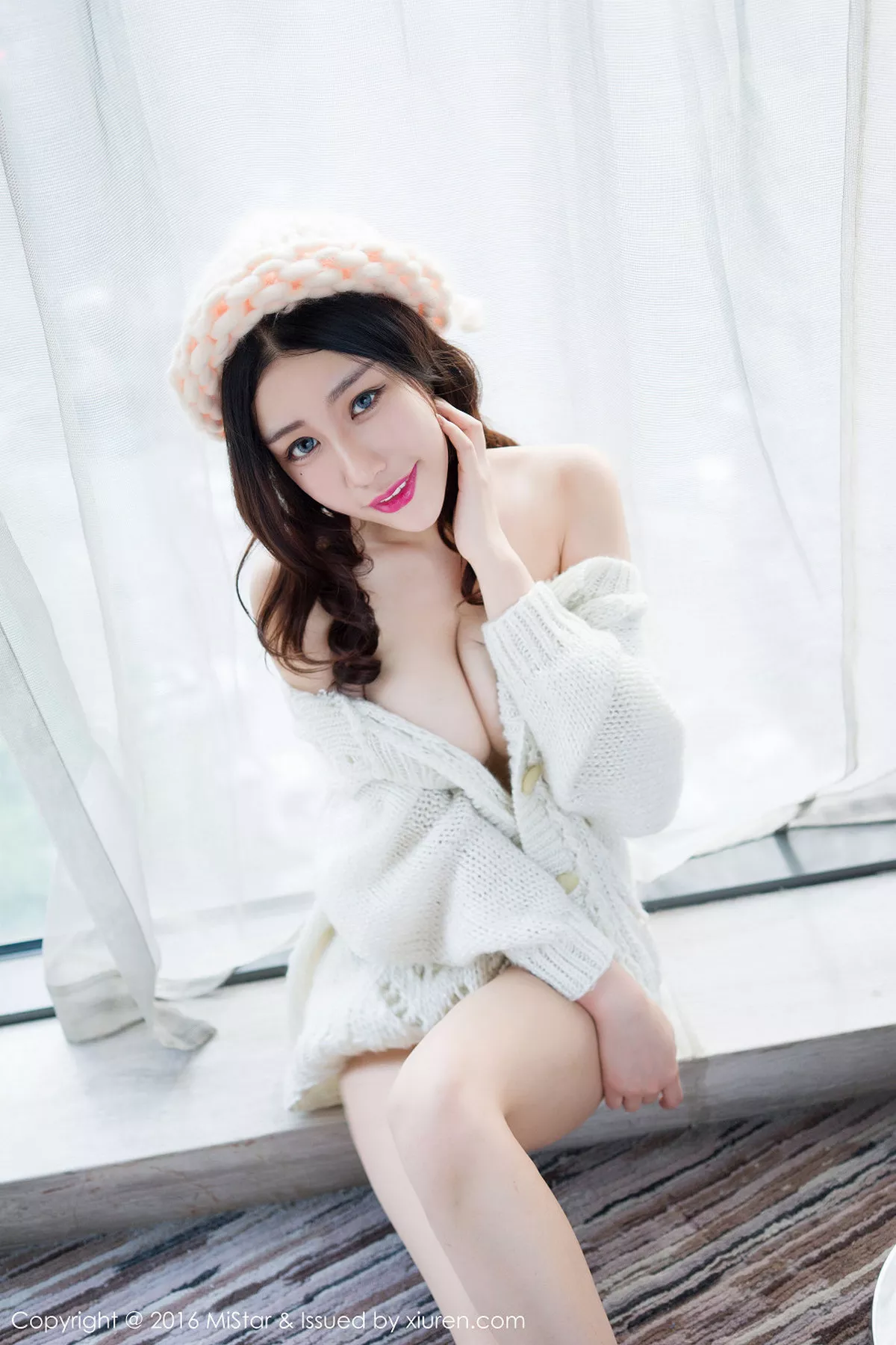 秀人集.com_[MiStar魅妍社]Vol.079_嫩模美昕Yumi居家私房傲人巨乳迷人电眼诱惑写真50P