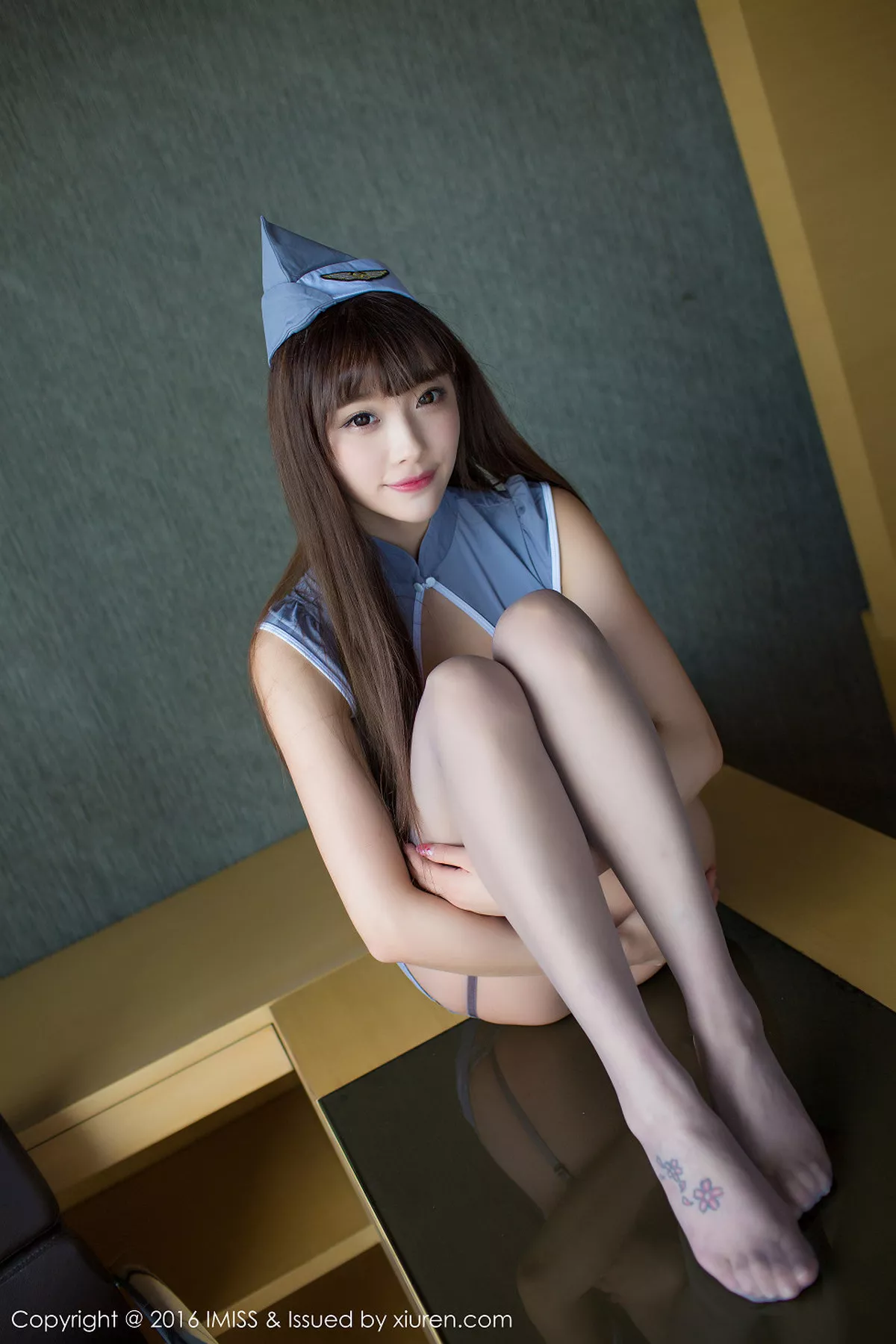 秀人集.com_[IMISS爱蜜社]Vol.073_嫩模Sugar小甜心CC空姐制服灰色吊带丝袜完美诱惑写真61P