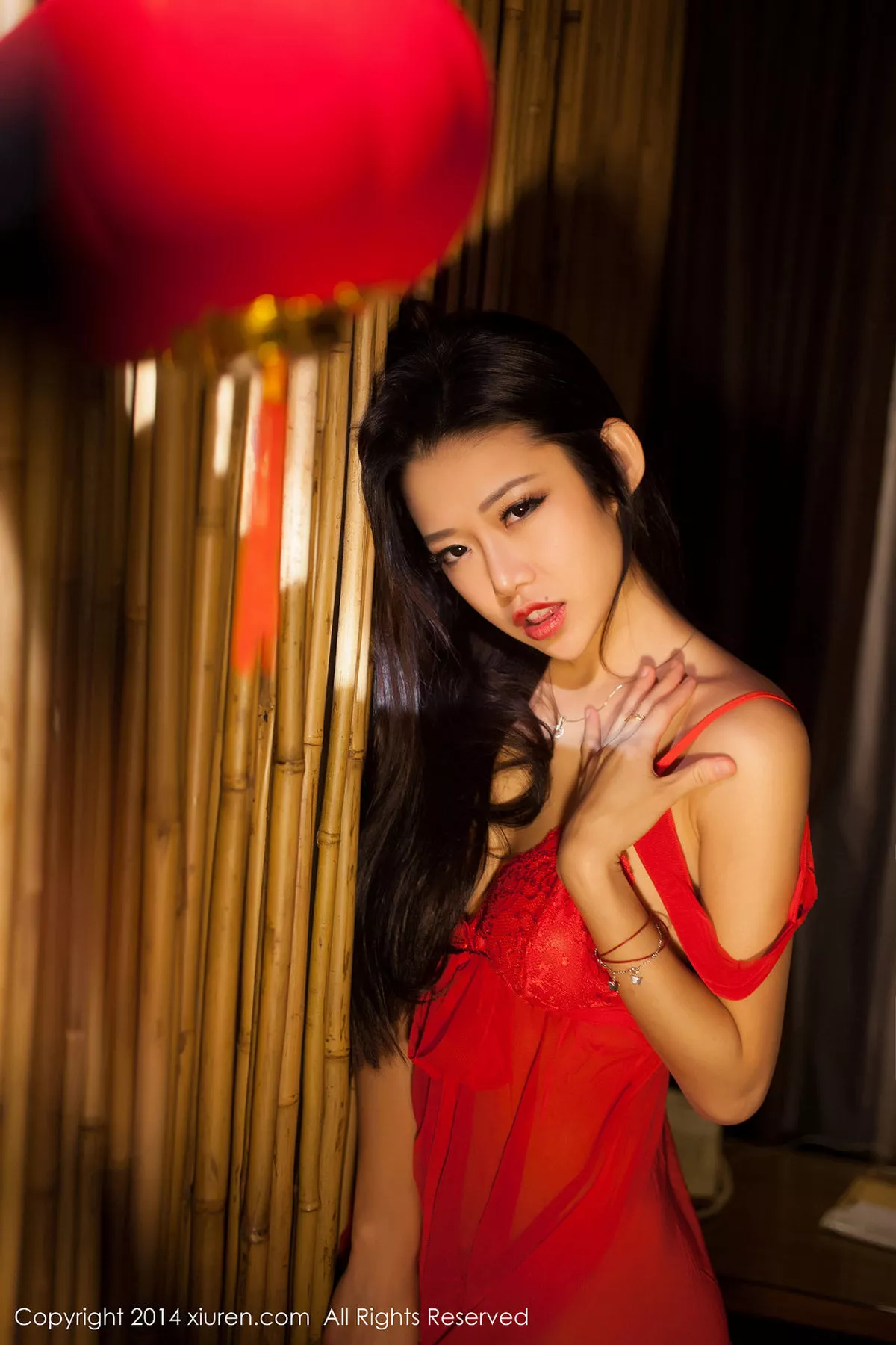 秀人集.com_[XiuRen秀人网]No.095_嫩模luvian本能喜庆红色丁字裤秀美臀极致诱惑写真70P