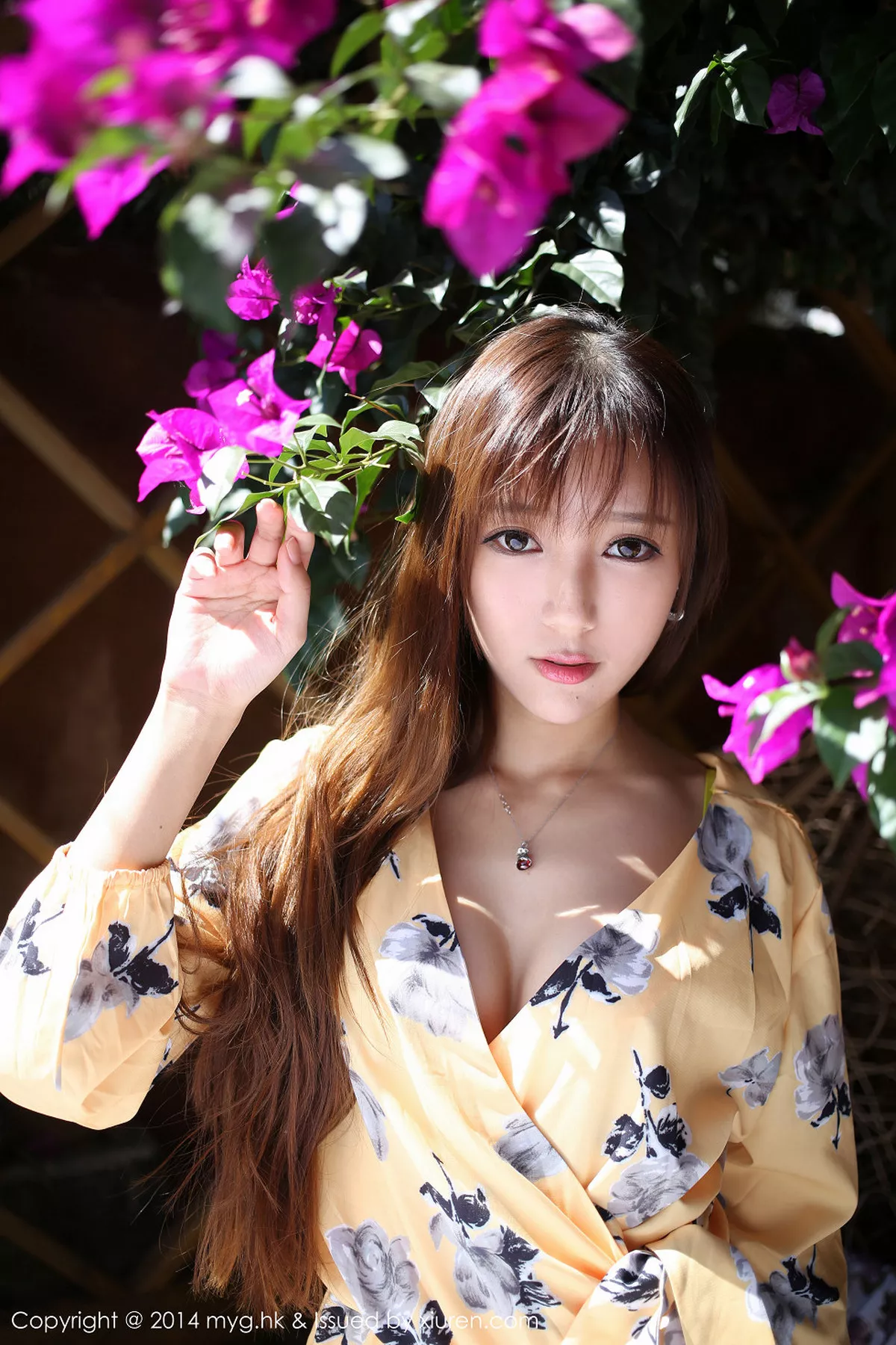 秀人集.com_[MyGirl美媛馆]Vol.079_靓丽嫩模王馨瑶yanni丽江旅拍性感内衣秀完美身材57P